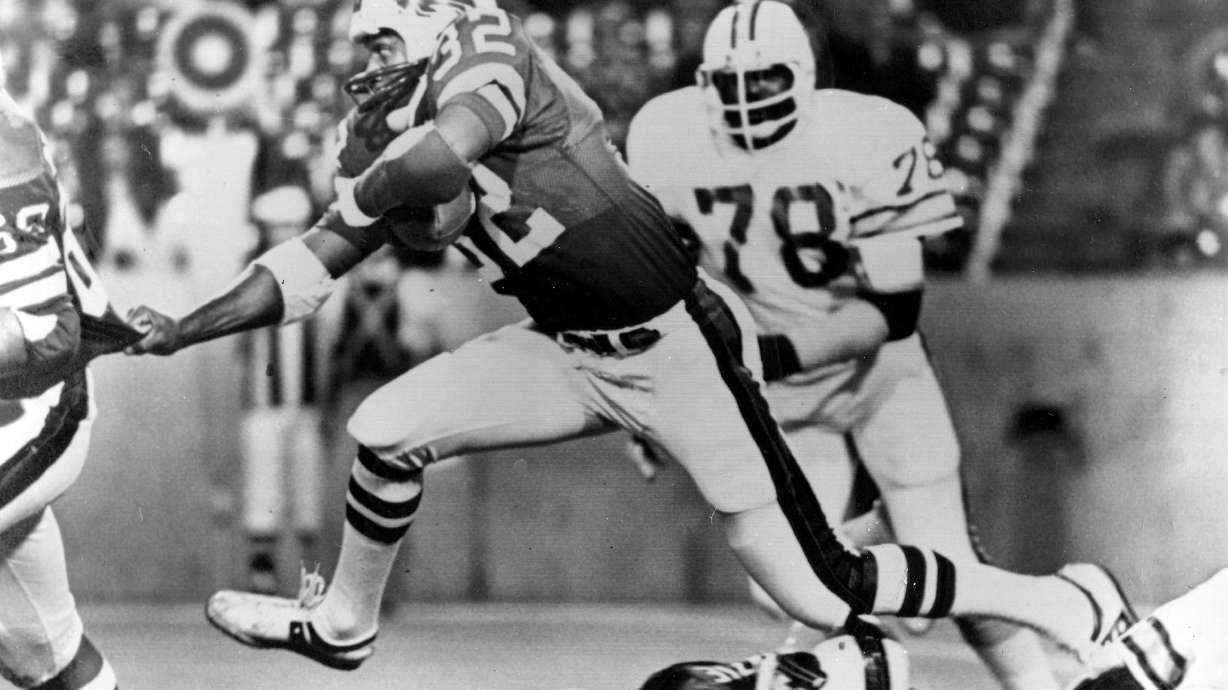 O.J. Simpson triumphant, others devastated as he gets parole