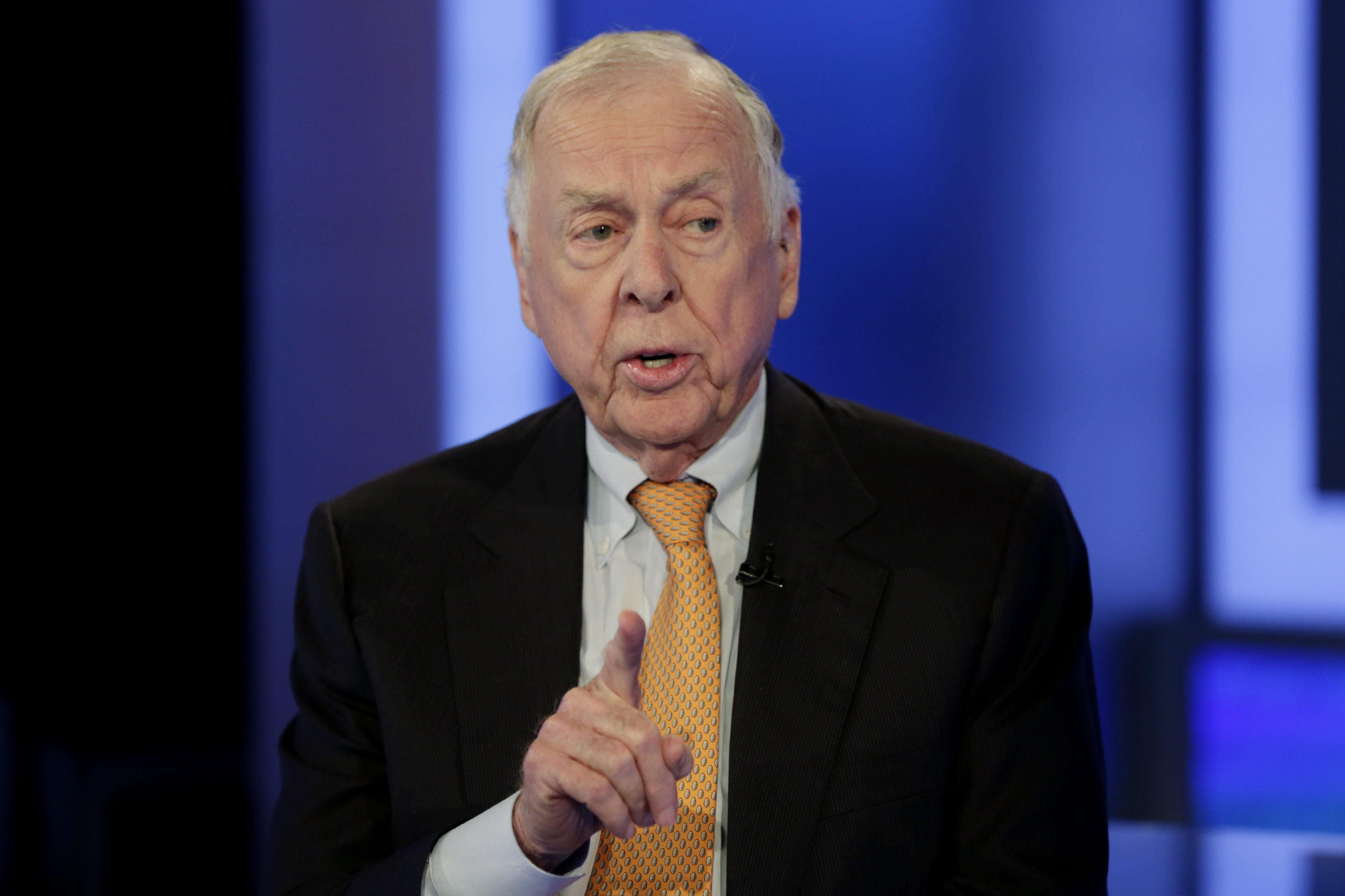 Legendary wildcatter Boone Pickens takes a Texas-sized fall