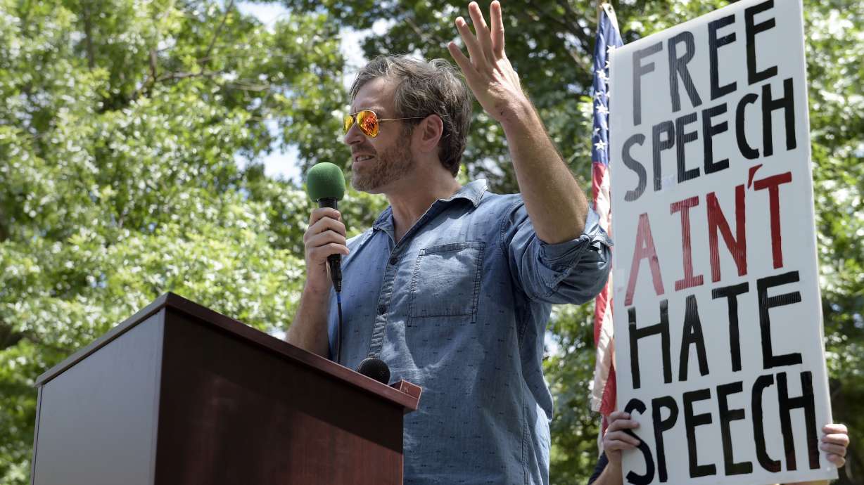 Mandel backs 'pizzagate' promoter, dings anti-hate group