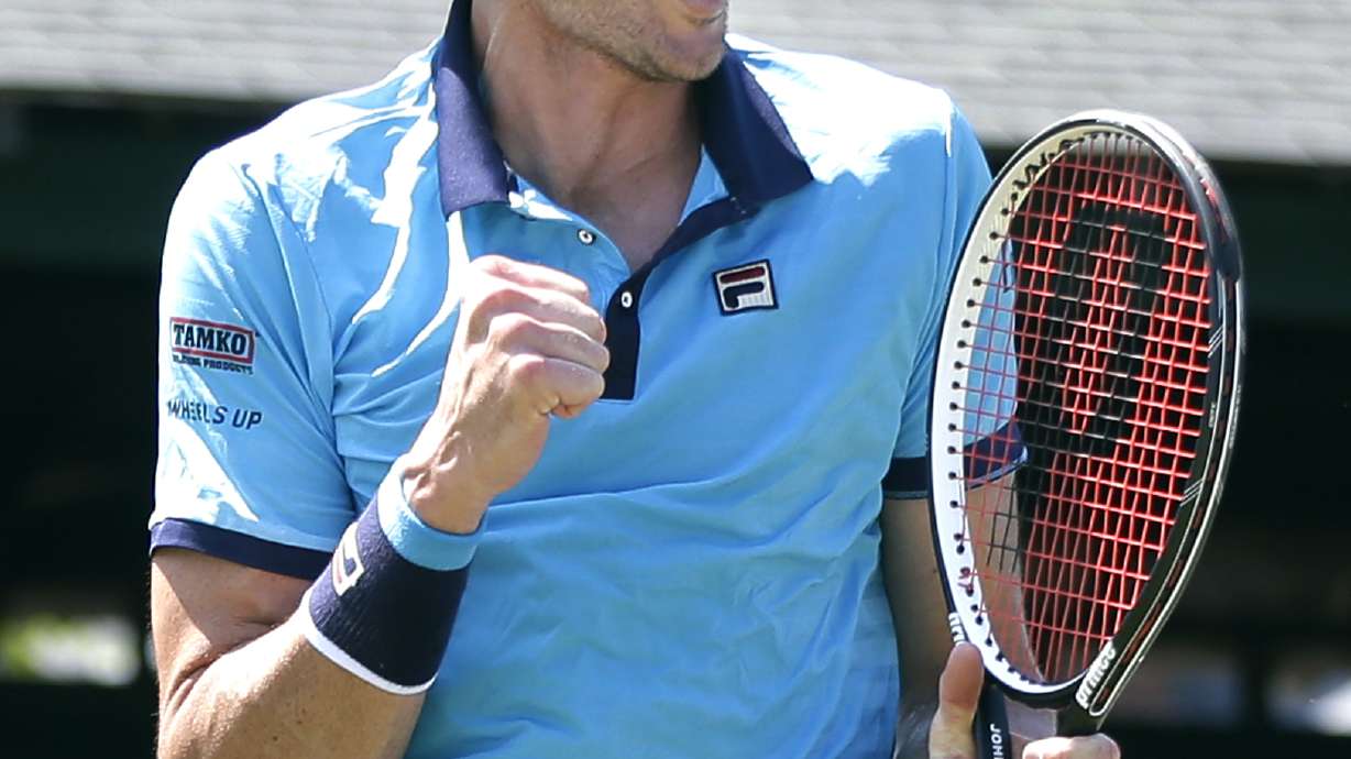 Top-seeded John Isner reaches Hall of Fame semifinals