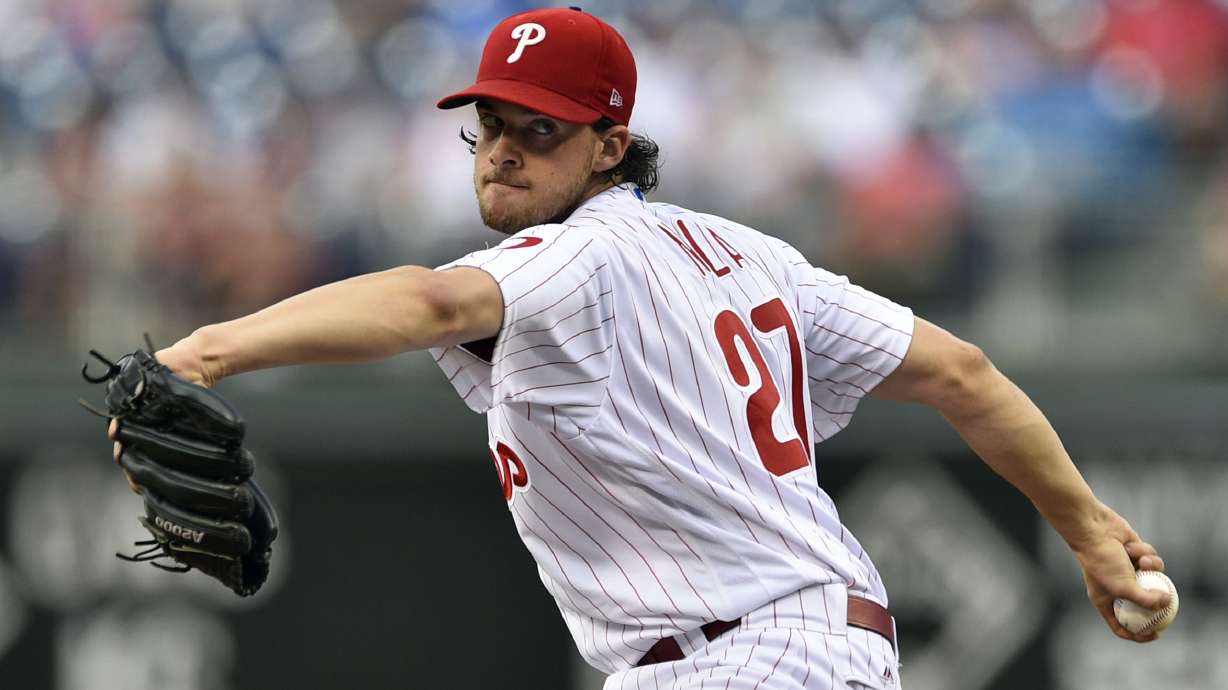 Aaron Nola, Freddy Galvis lead Phils to 6-1 win over Brewers