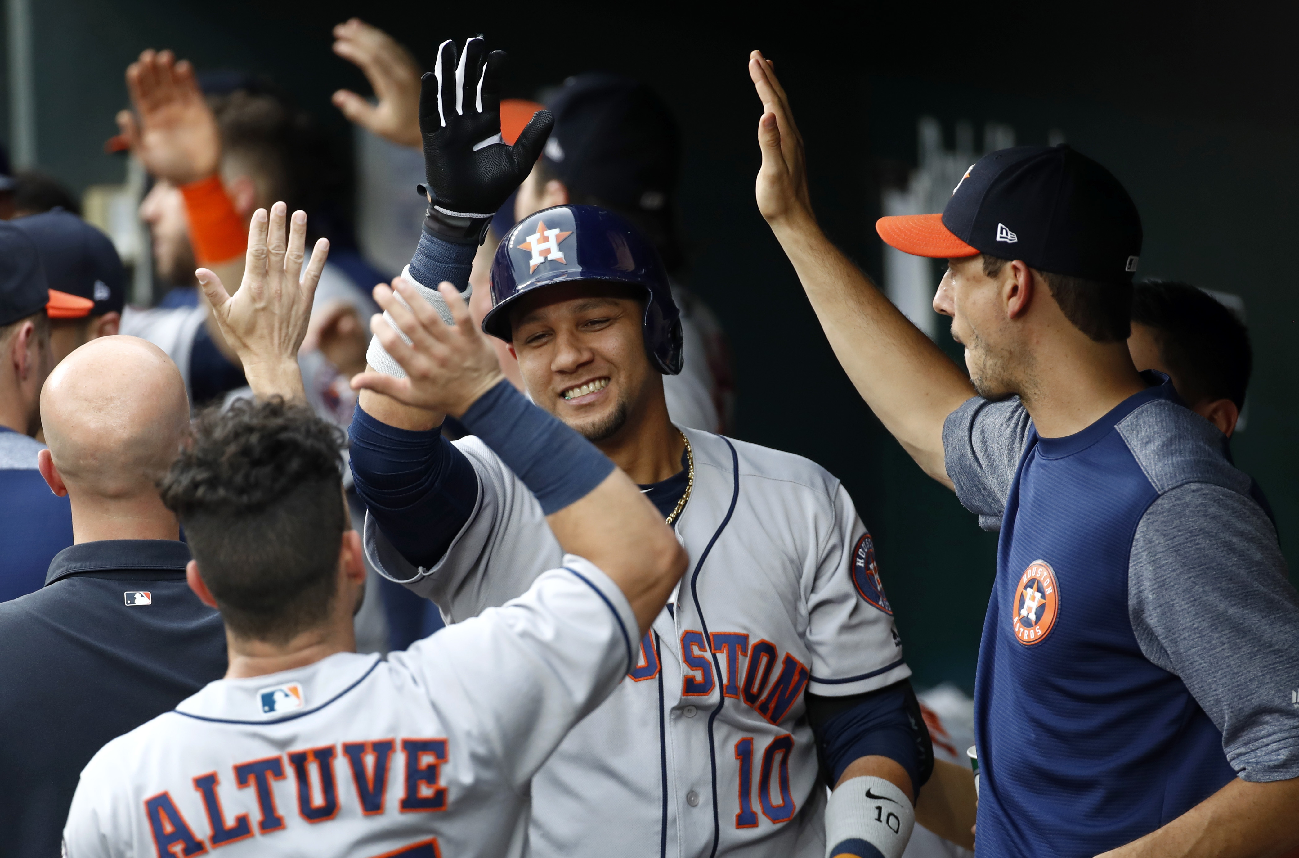 Astros end Orioles' 4-game winning streak with 8-7 victory