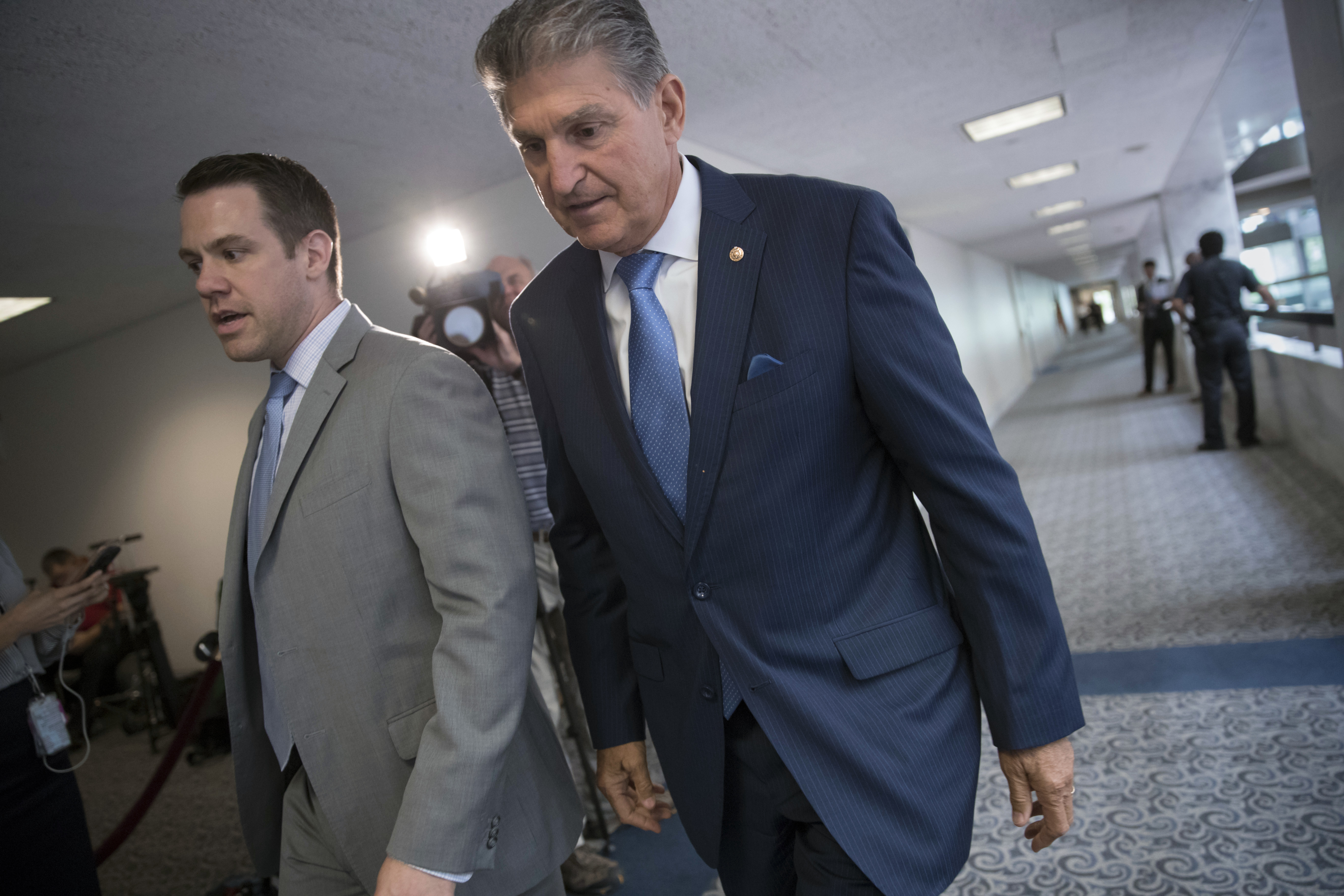 The Latest: Senators update plans for Trump Jr., Manafort