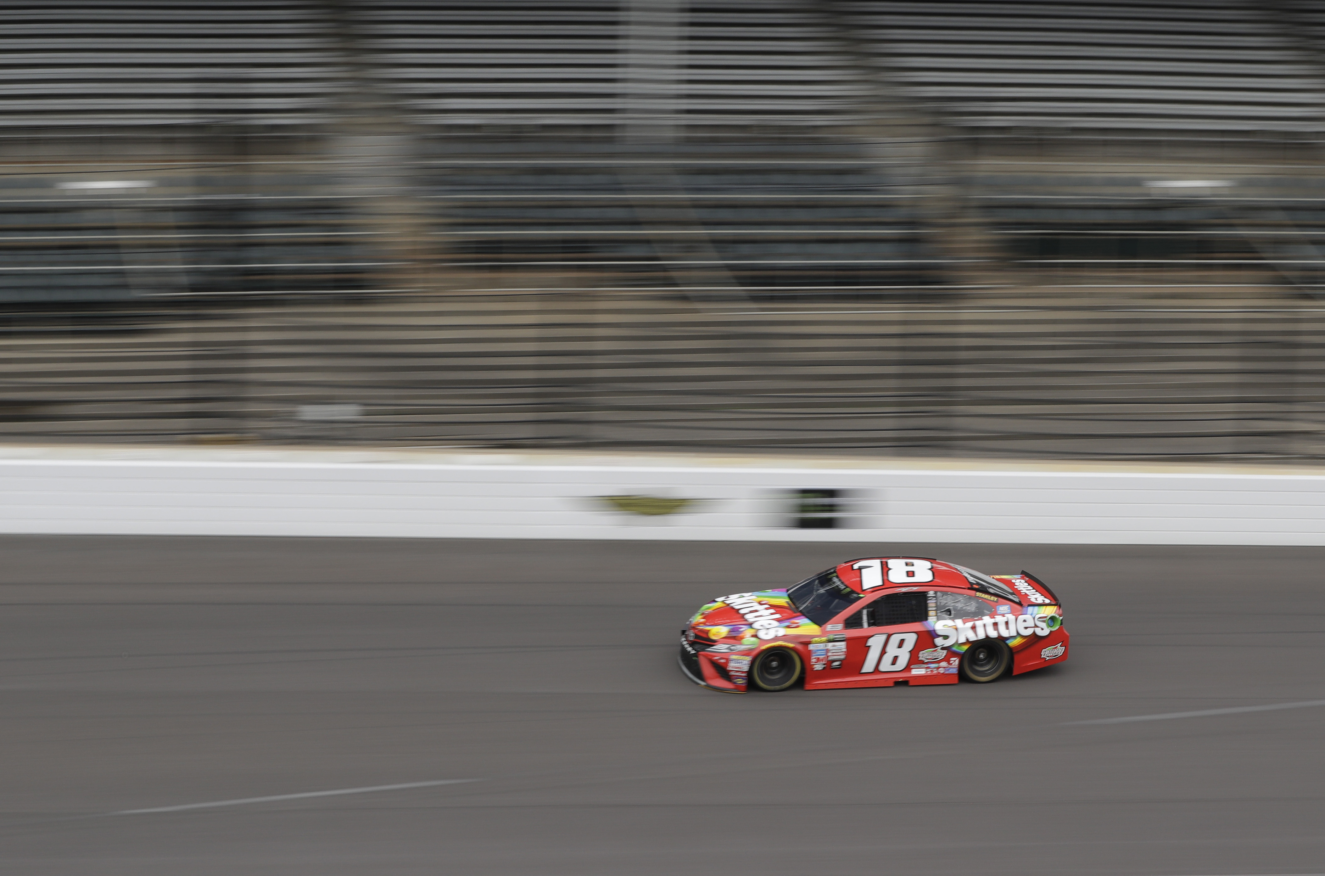 Kyle Busch's closing qualifying flurry lands Indy pole
