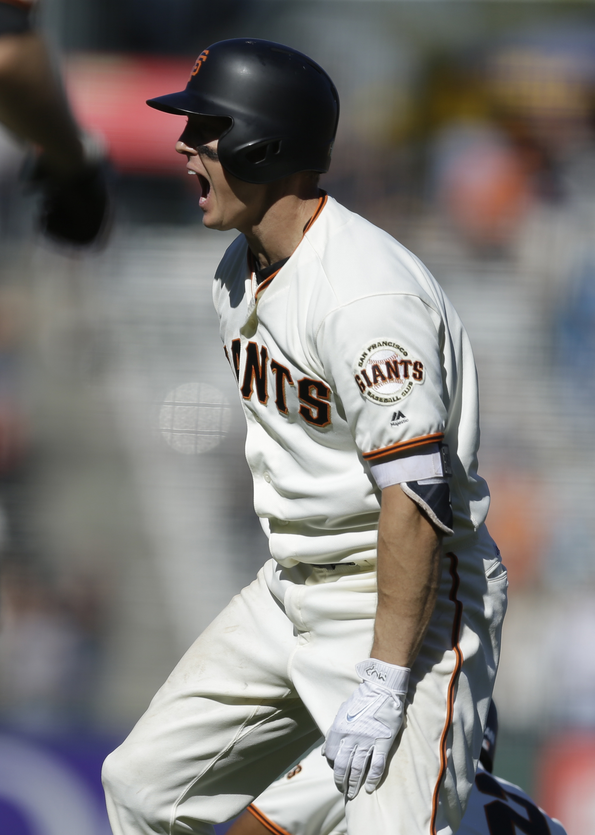 Hundley's single lifts Giants past Padres 5-4 in 12
