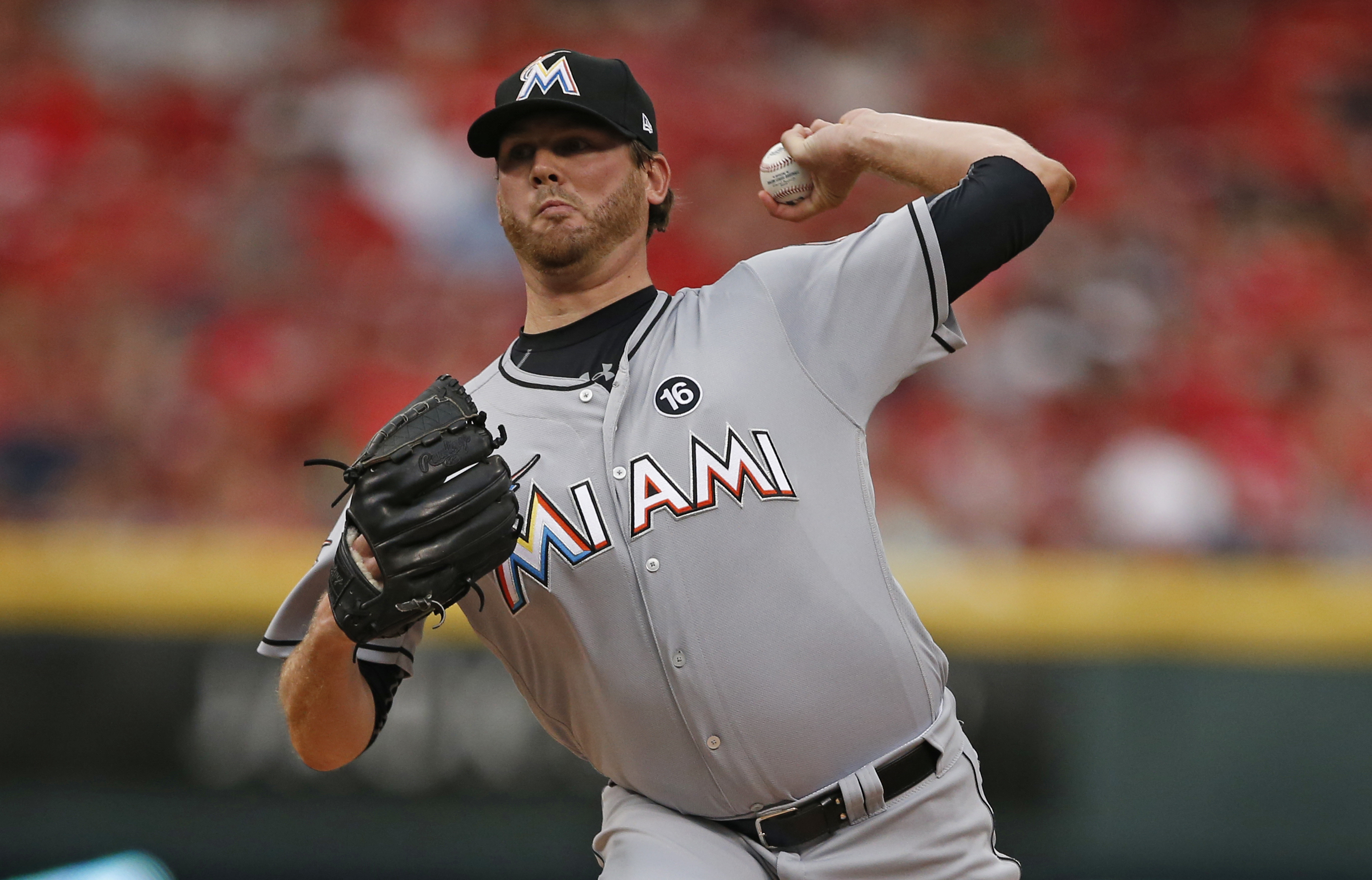 JT Realmuto homers twice, Marlins beat slumping Reds 5-4
