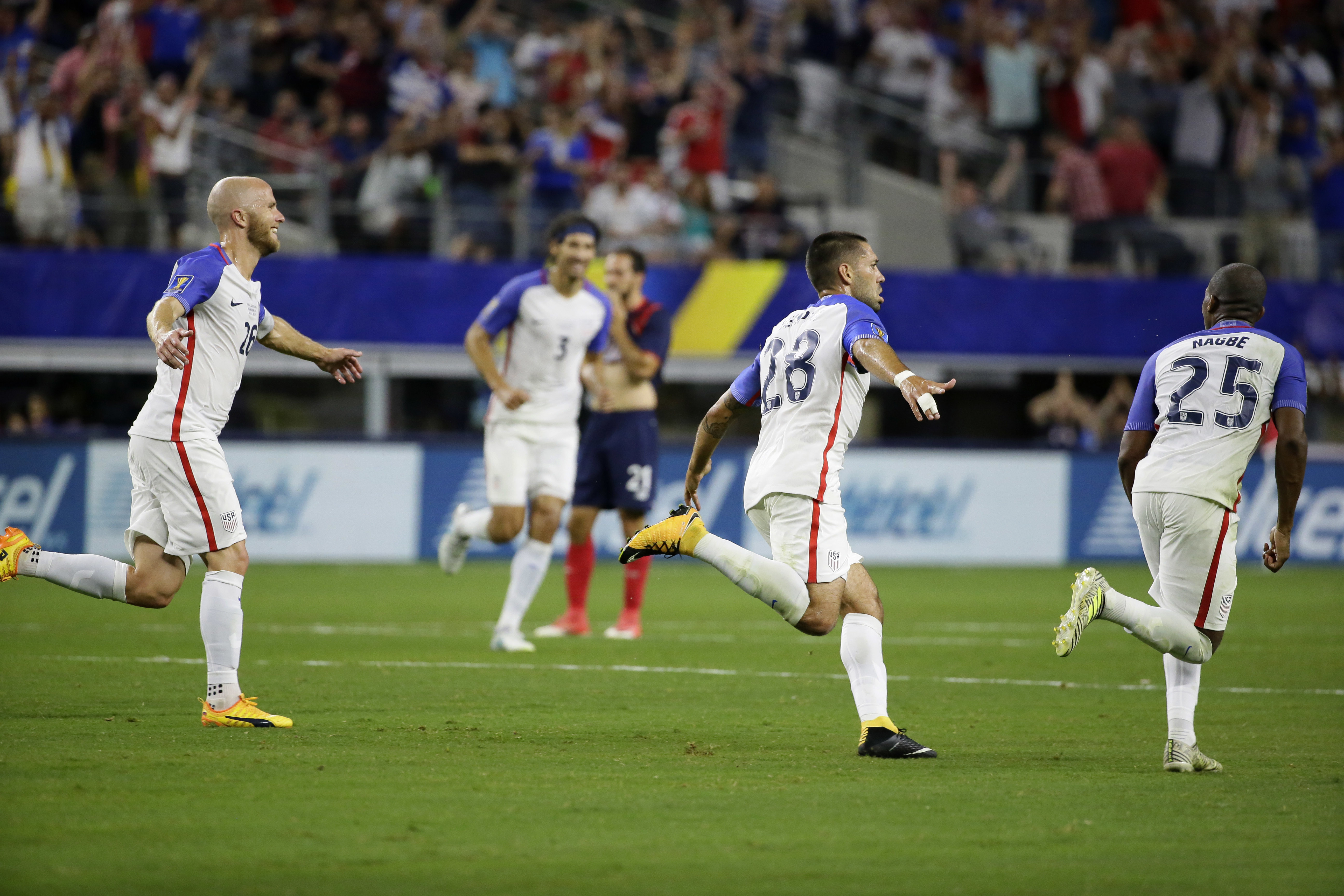 Dempsey record goal, assist leads US into Gold Cup final