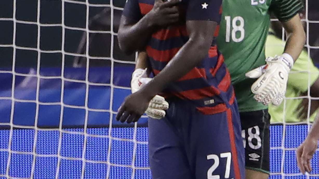 El Salvador's Romero, Ceren suspended after bites