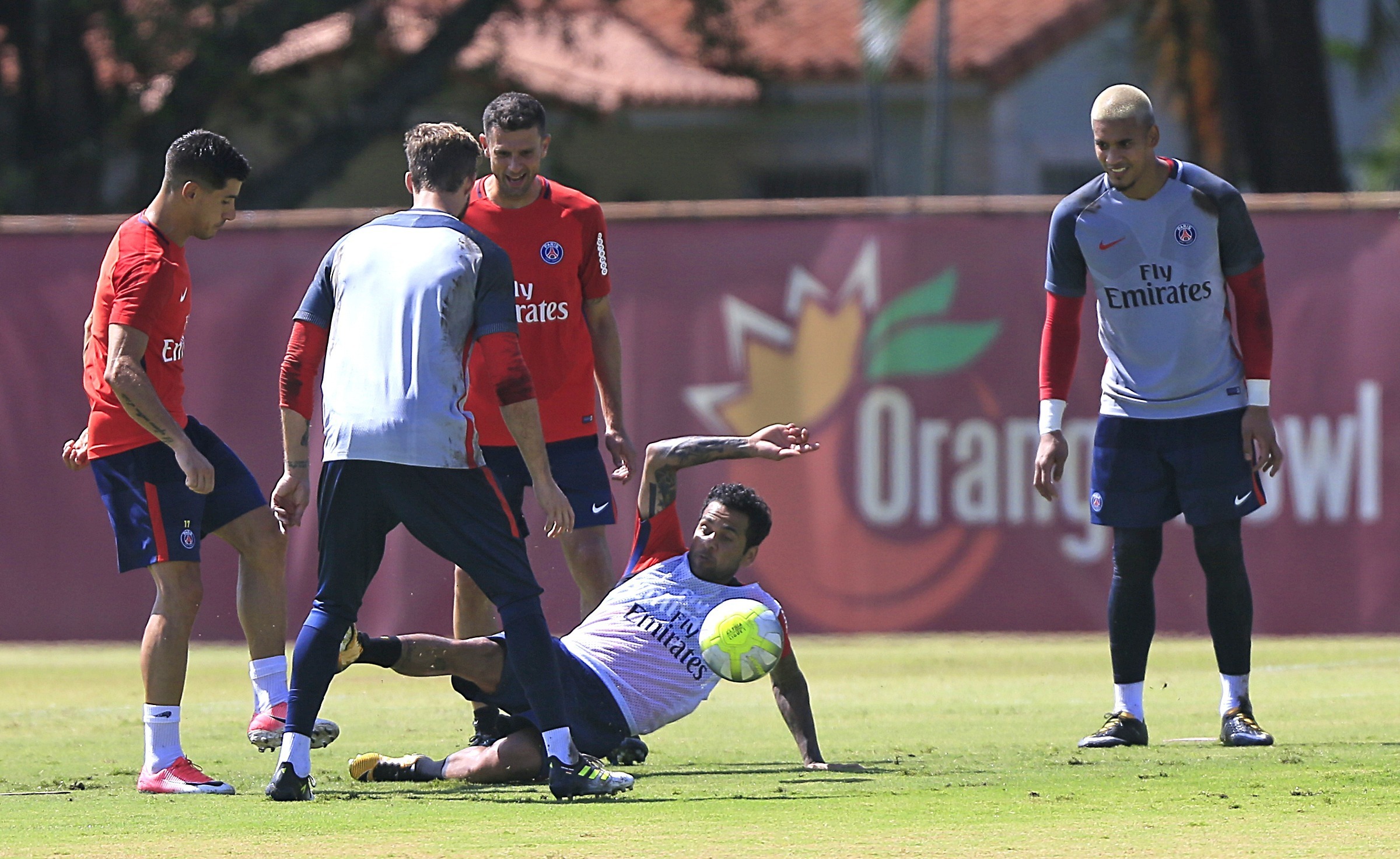 Neymar to PSG? Barcelona's denials don't stop transfer talk