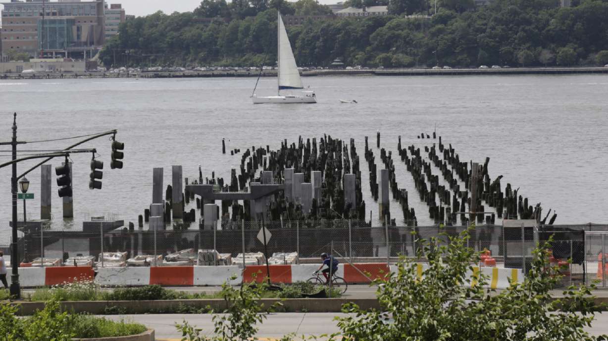 Futuristic NY pier project pits billionaire vs billionaire