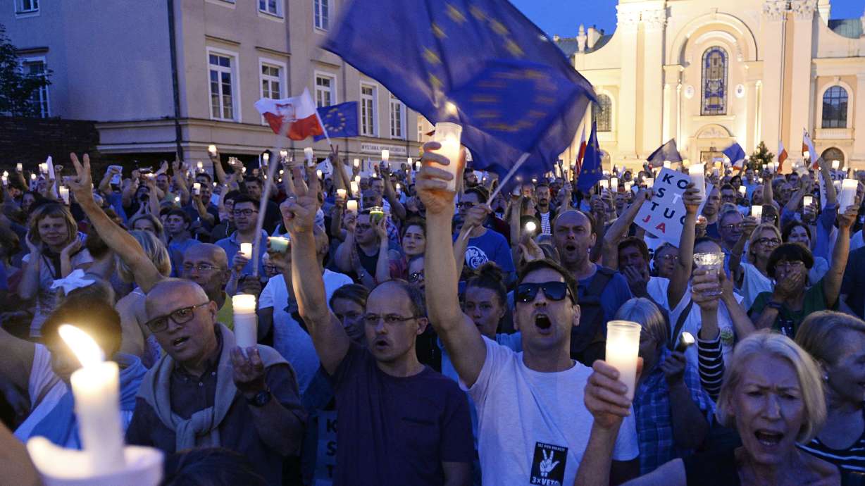 Poles protest for 8th day over contentious judicial changes