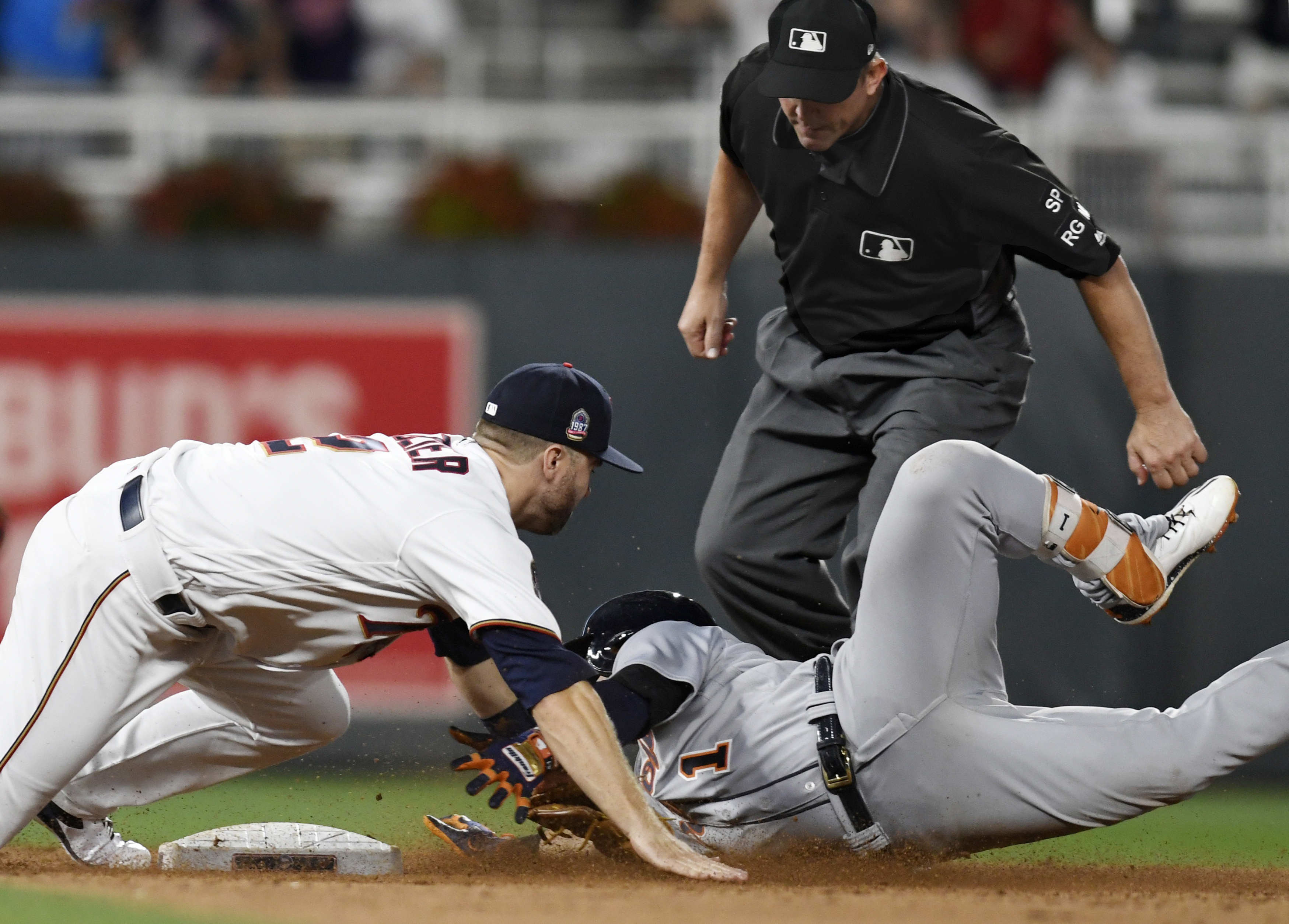 Iglesias, Boyd lead Tigers over Twins 9-6