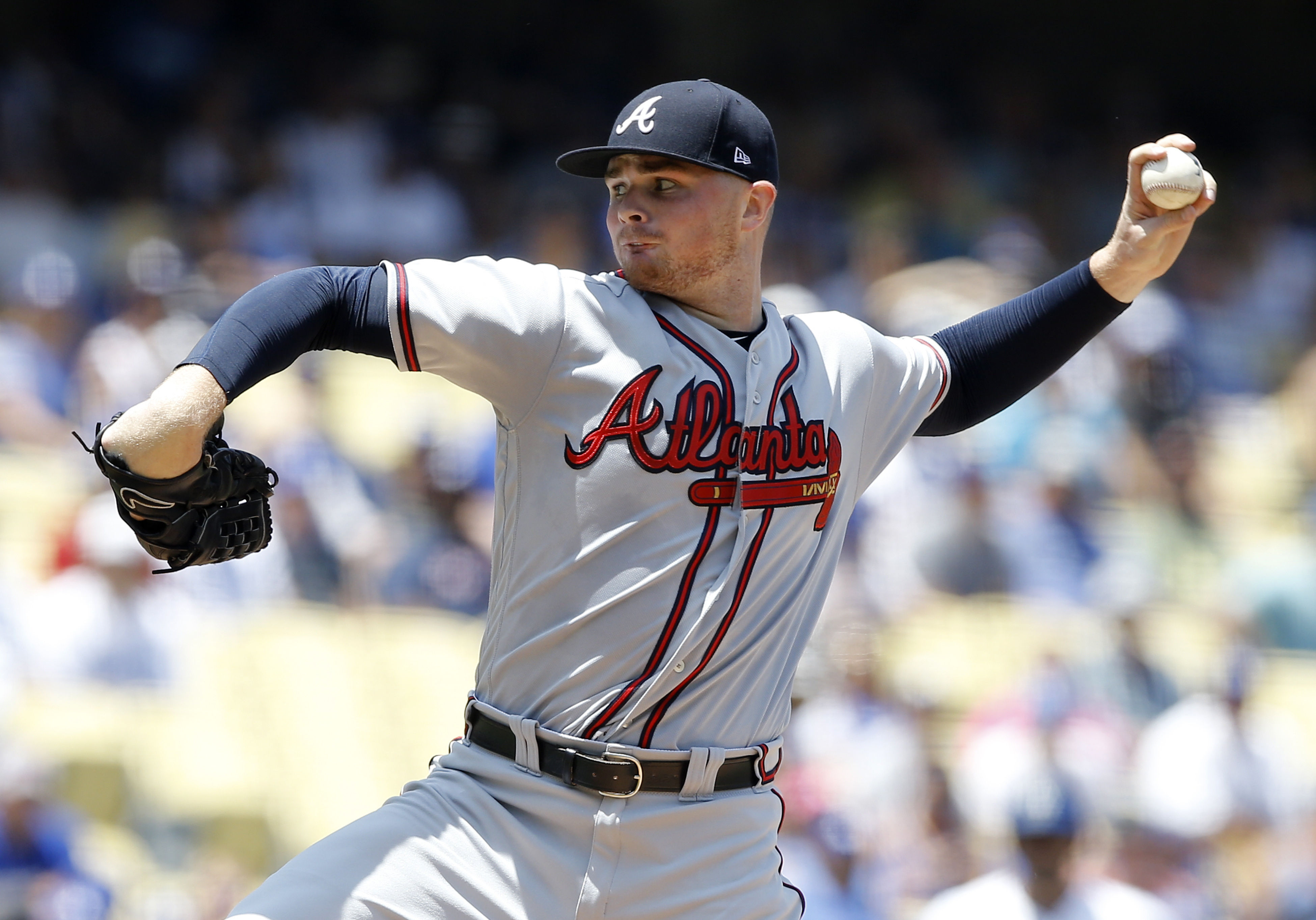 Dodgers lose injured Kershaw, beat Braves 5-4 in 10