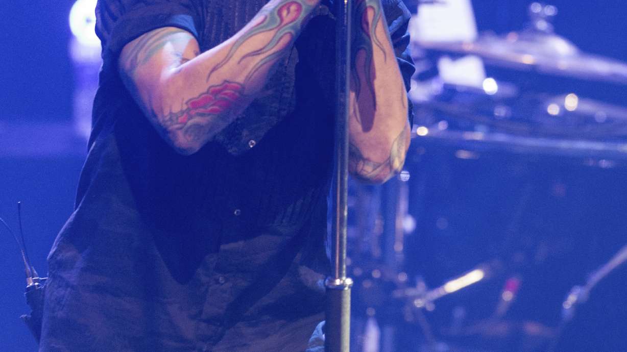 The Latest: Bennington's housekeeper found him hanging