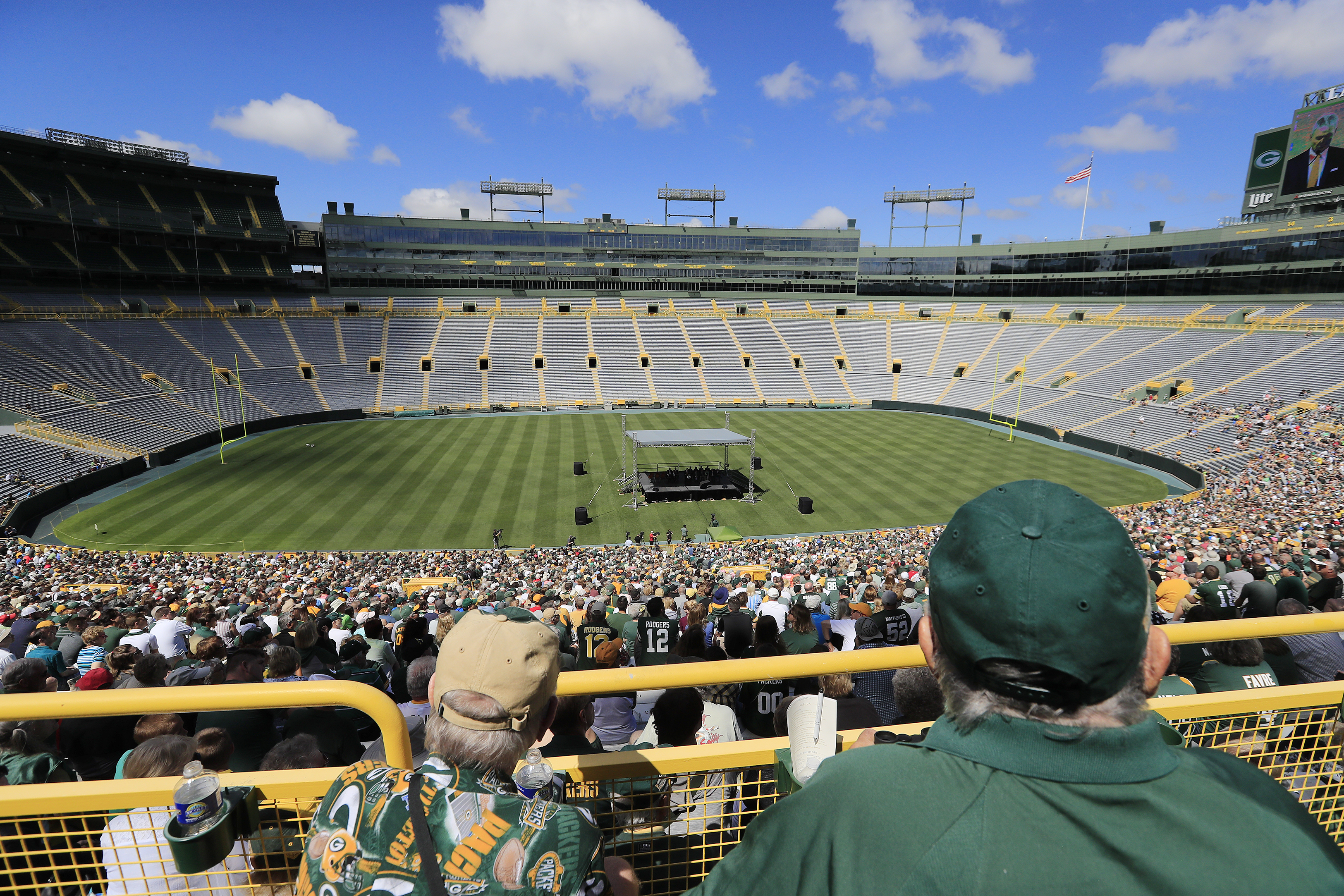 Shareholders meeting marks Packers season's unofficial start