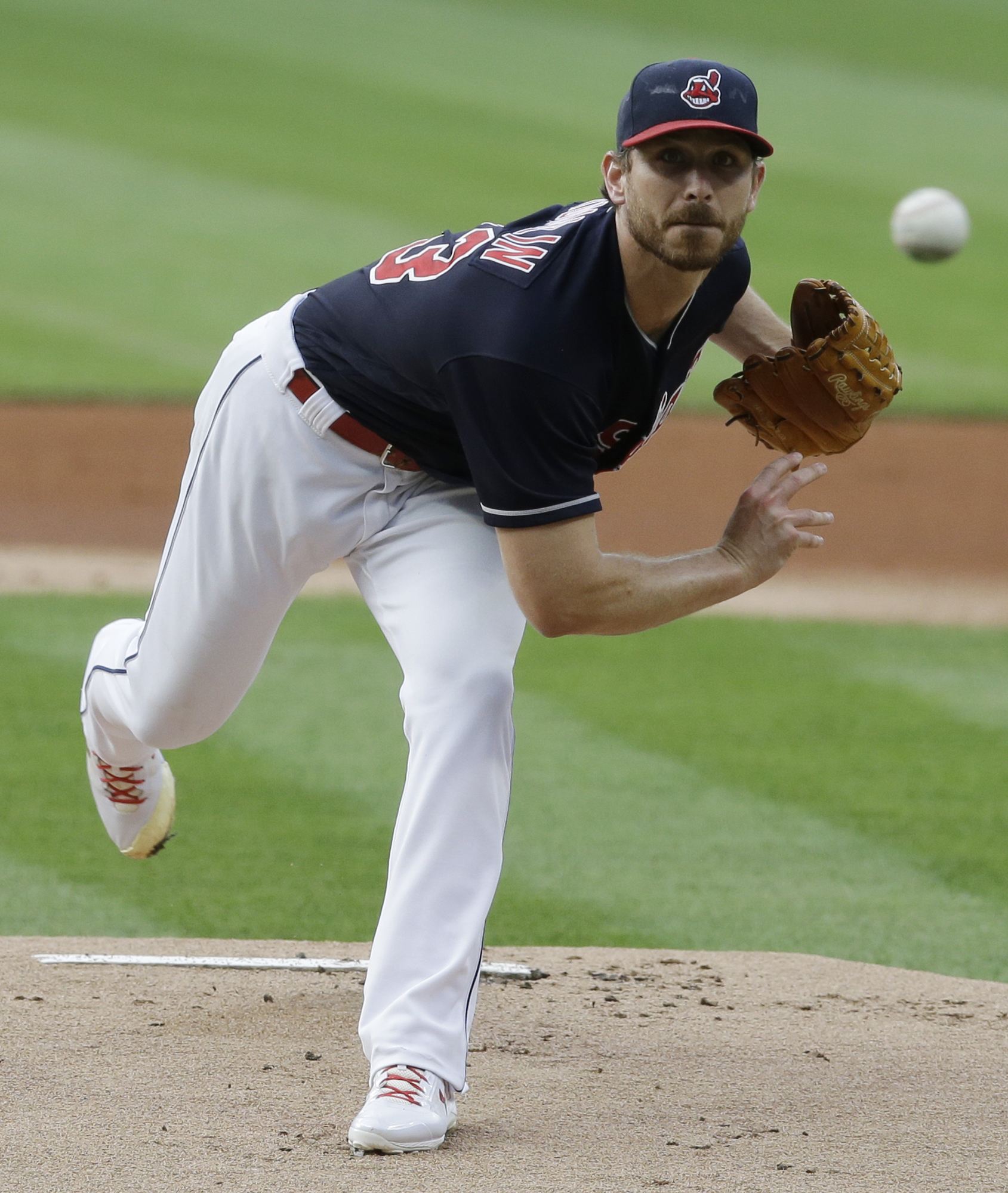 Tomlin, Indians win fourth straight, 6-2 over Reds