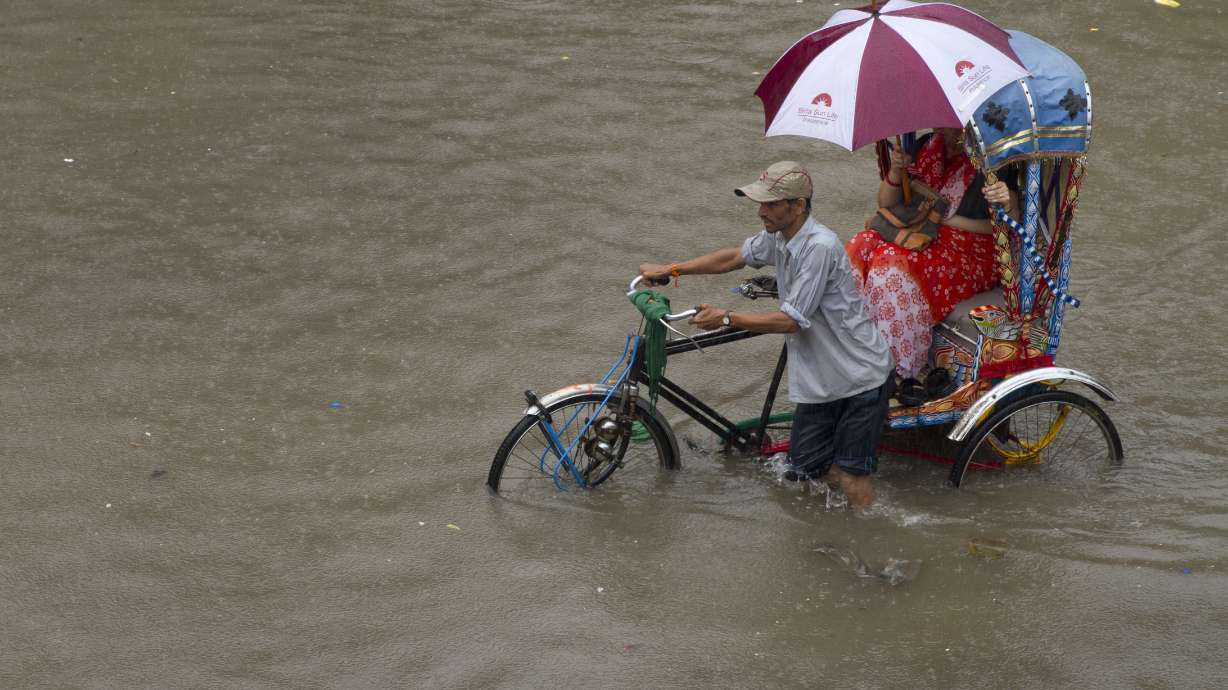 Heavy monsoon rains lash western India, killing 16
