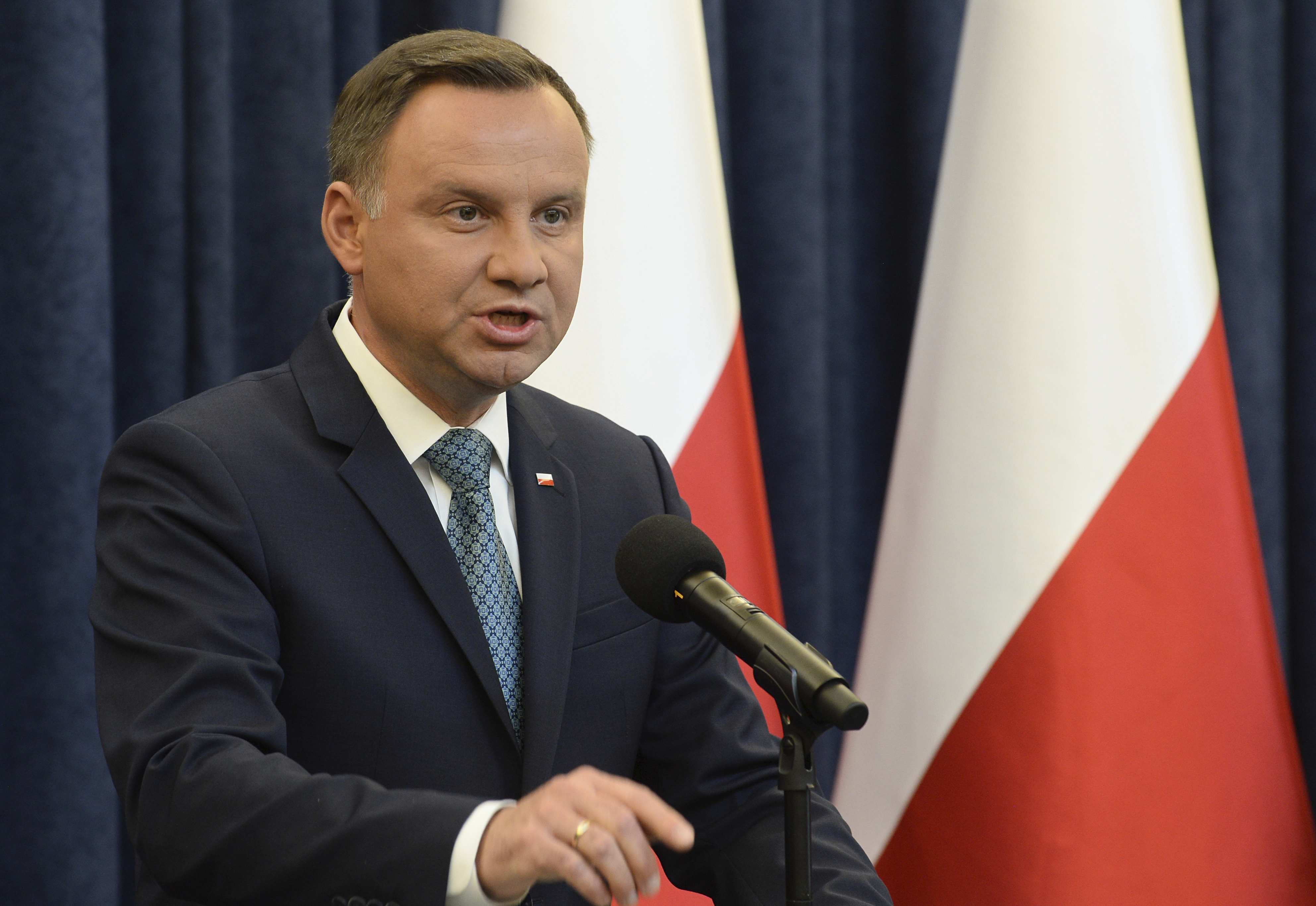 Polish president signs 1 of 3 contested laws on judiciary