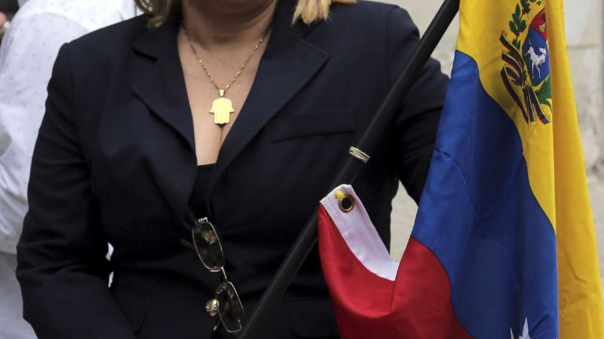 Authorities hold 2 judges appointed by Venezuelan opposition