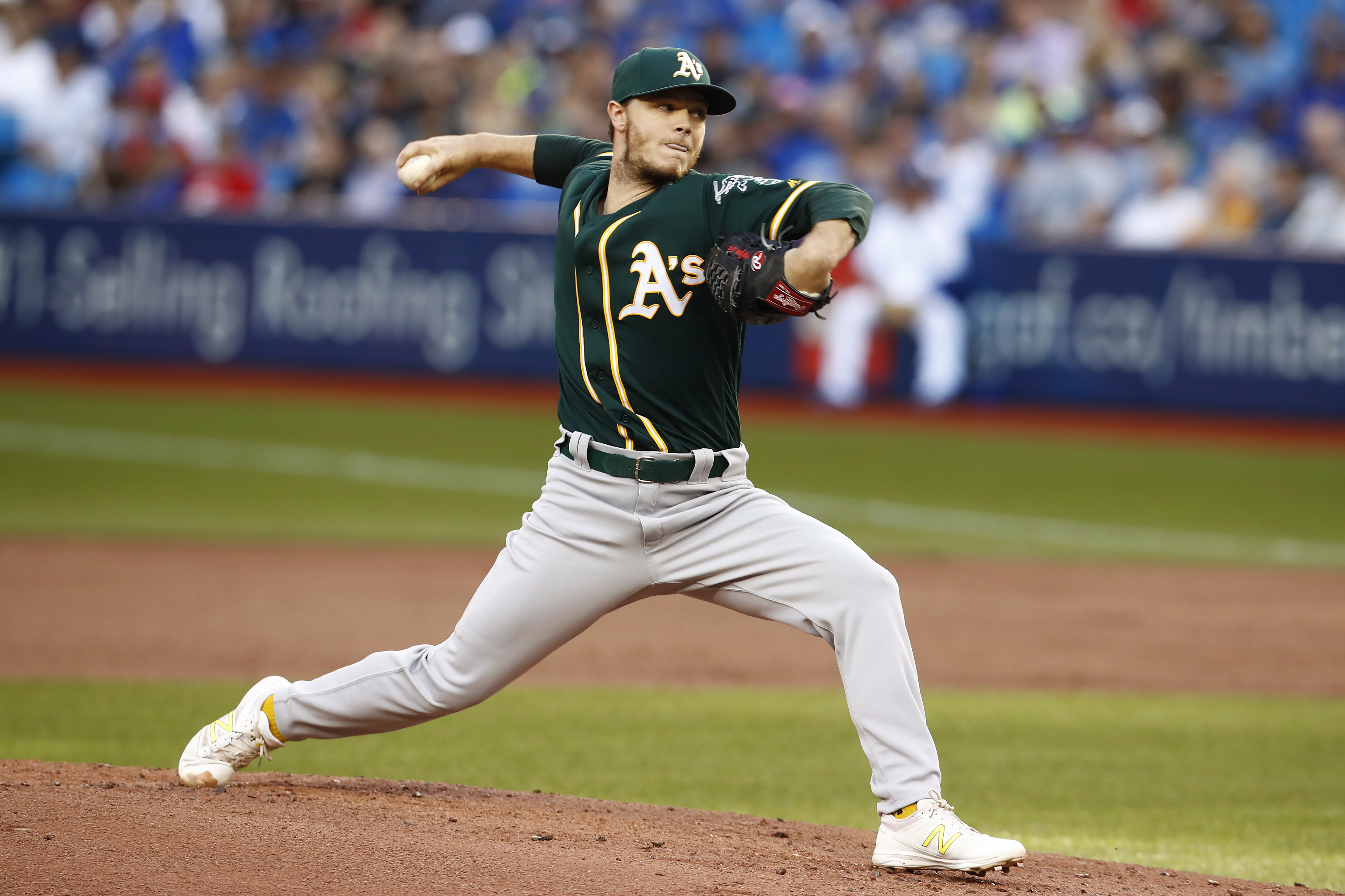 Valdez gets first win in 7 years, Jays beat Athletics 4-1