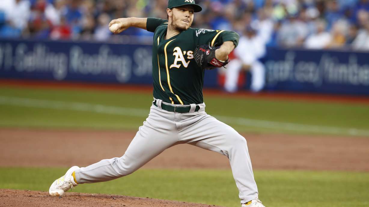 Valdez gets first win in 7 years, Jays beat Athletics 4-1