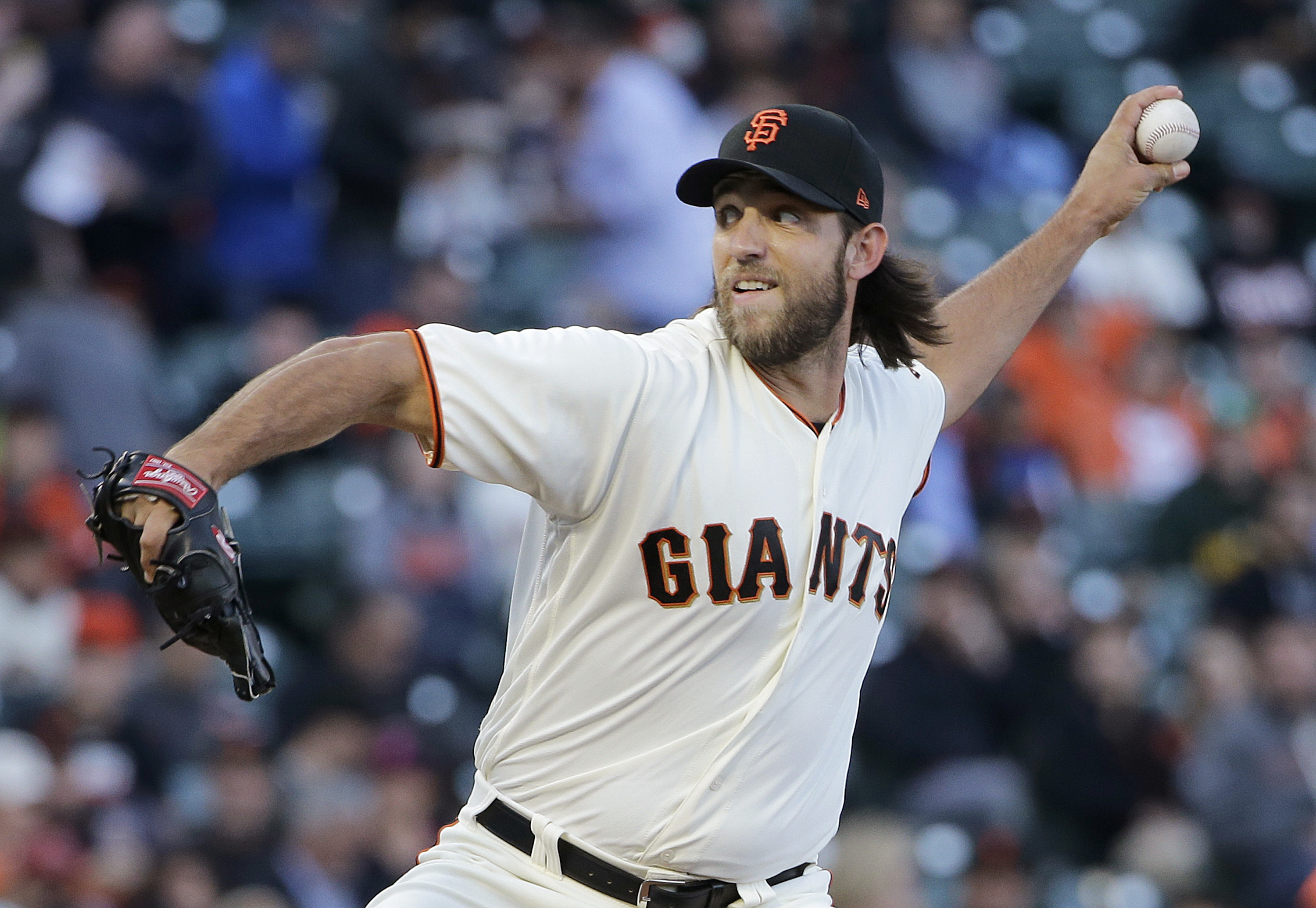 Giants rock Pirates to help Bumgarner earn first win
