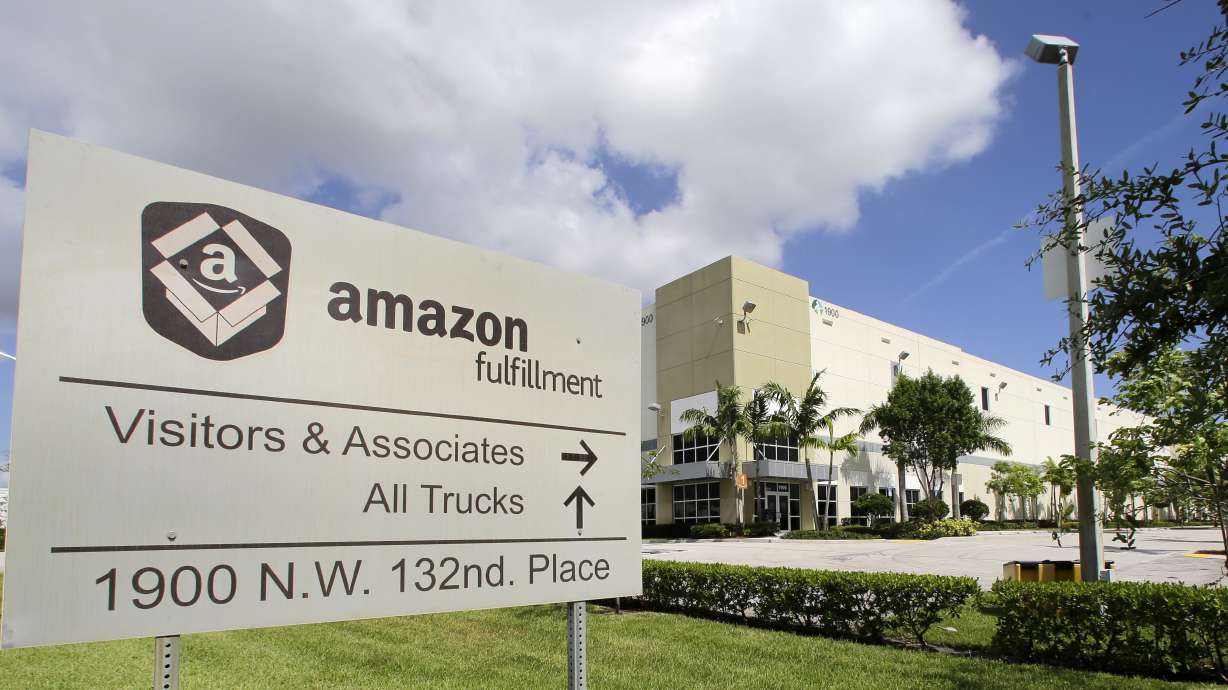 Now hiring at Amazon: Thousands of people in 1 day