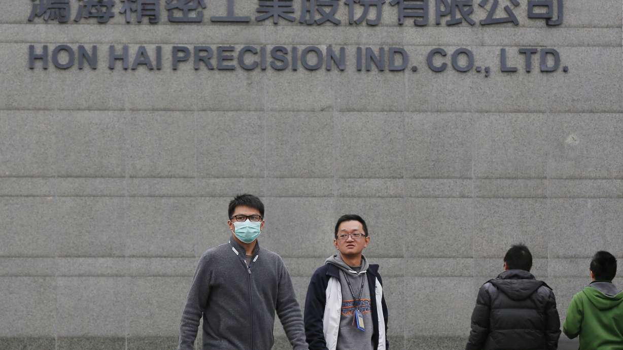 Landing massive Foxconn plant huge victory for Walker