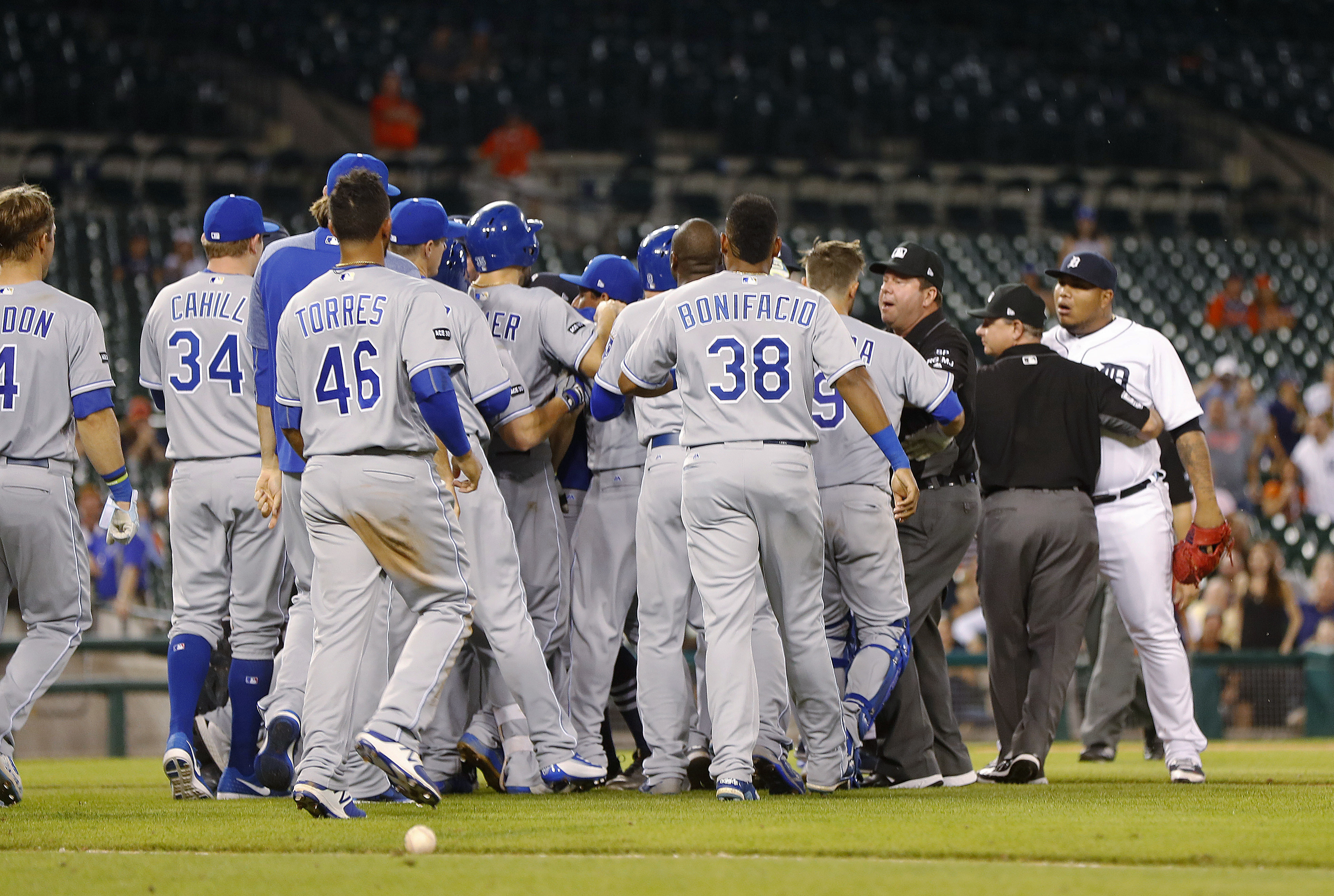 Hosmer's 5 hits, slam help Royals top Tigers, win 8th in row