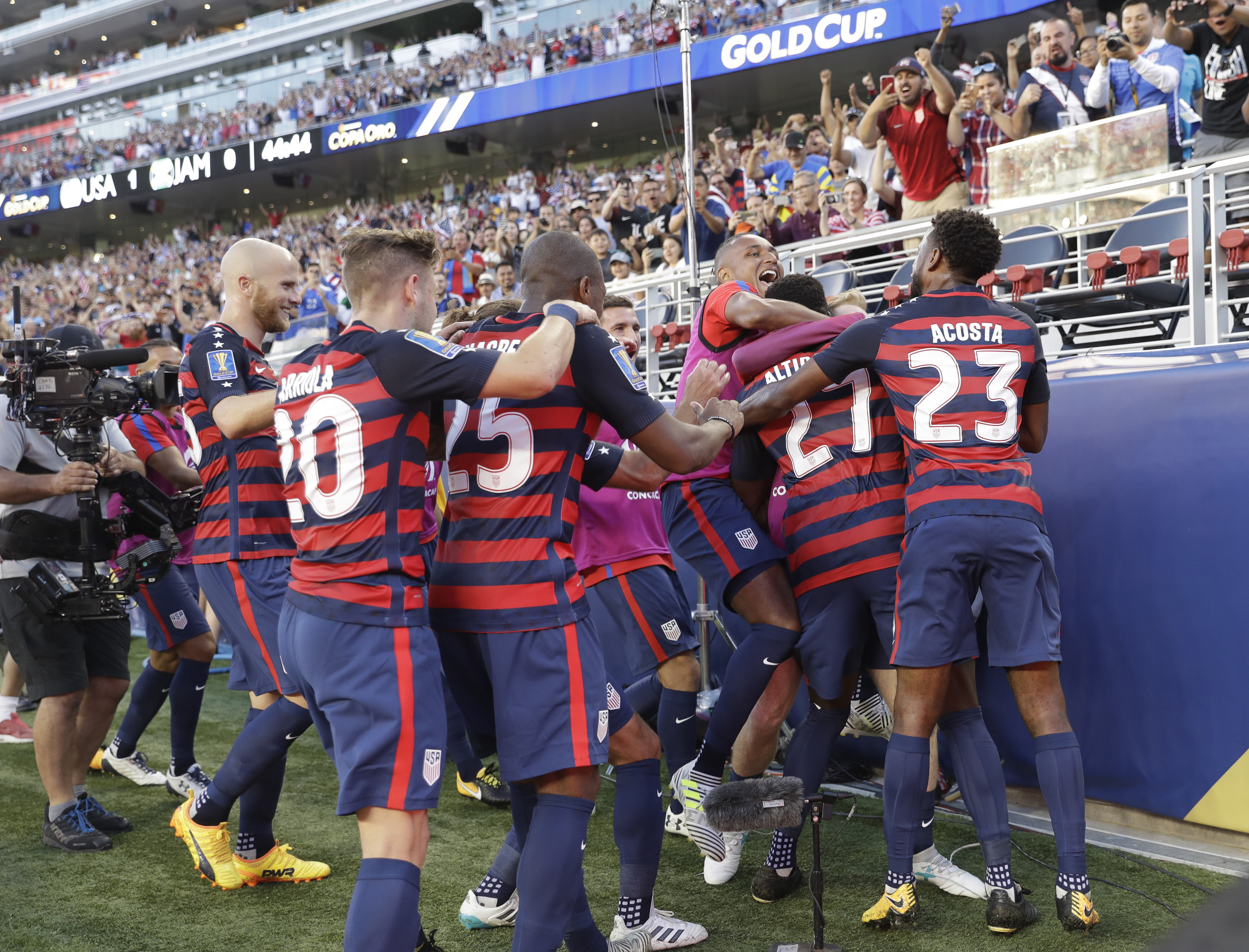 Morris's 88th-minute goal gives US Gold Cup title