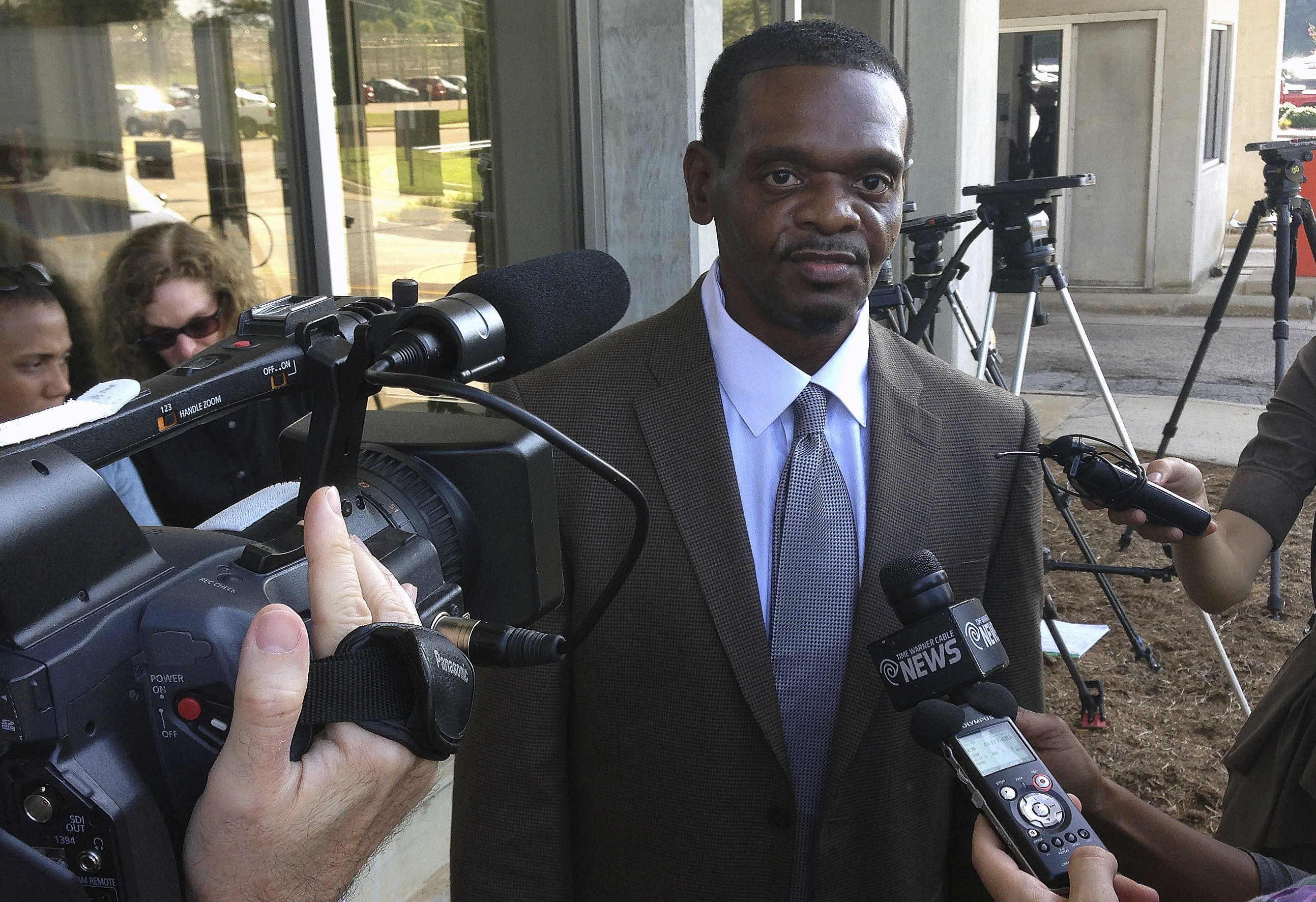 Advocate: 2 pardoned brothers steered into financial straits