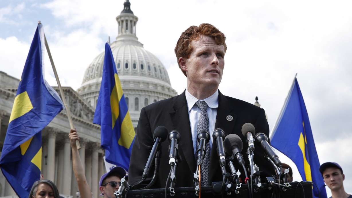 Trump's transgender troops ban divides veterans in Congress