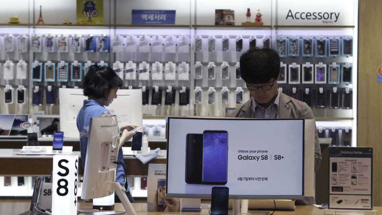 Samsung ends Intel's 2-decade-plus reign in microchips