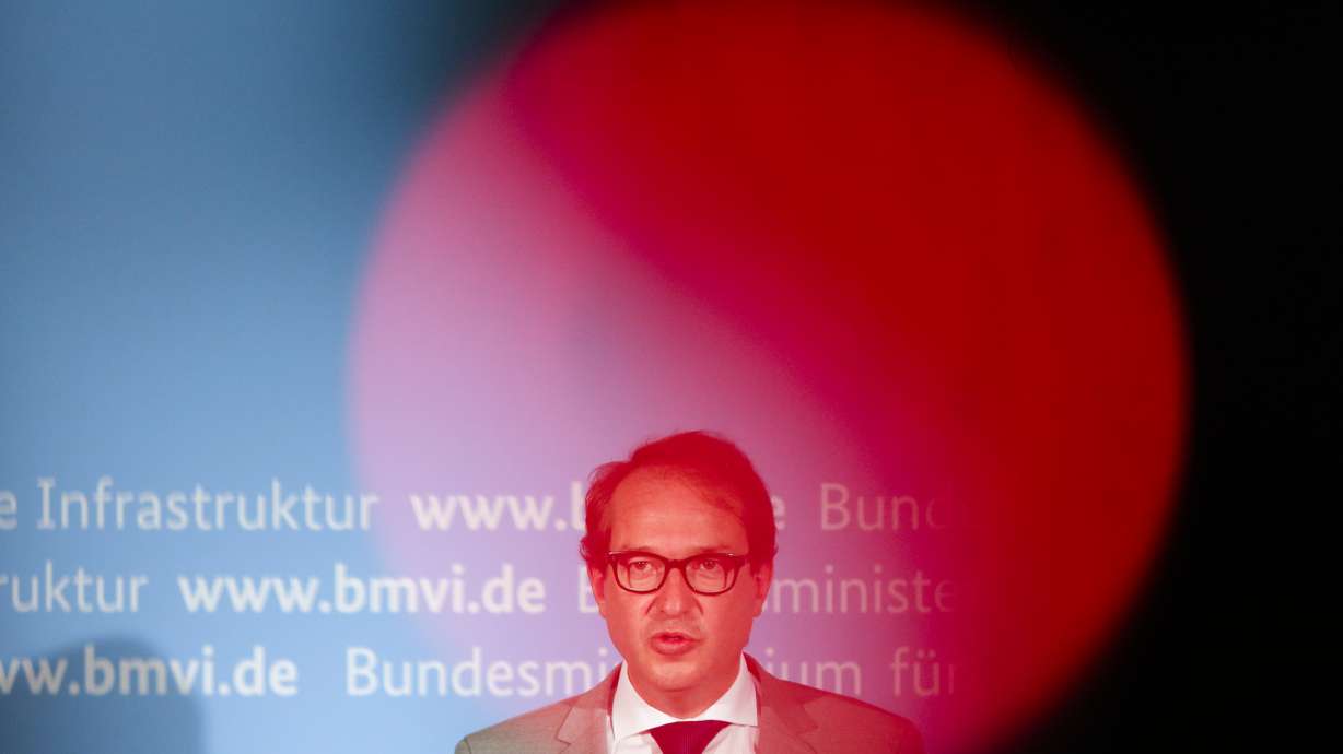 Germans find illegal emissions device in Porsche model