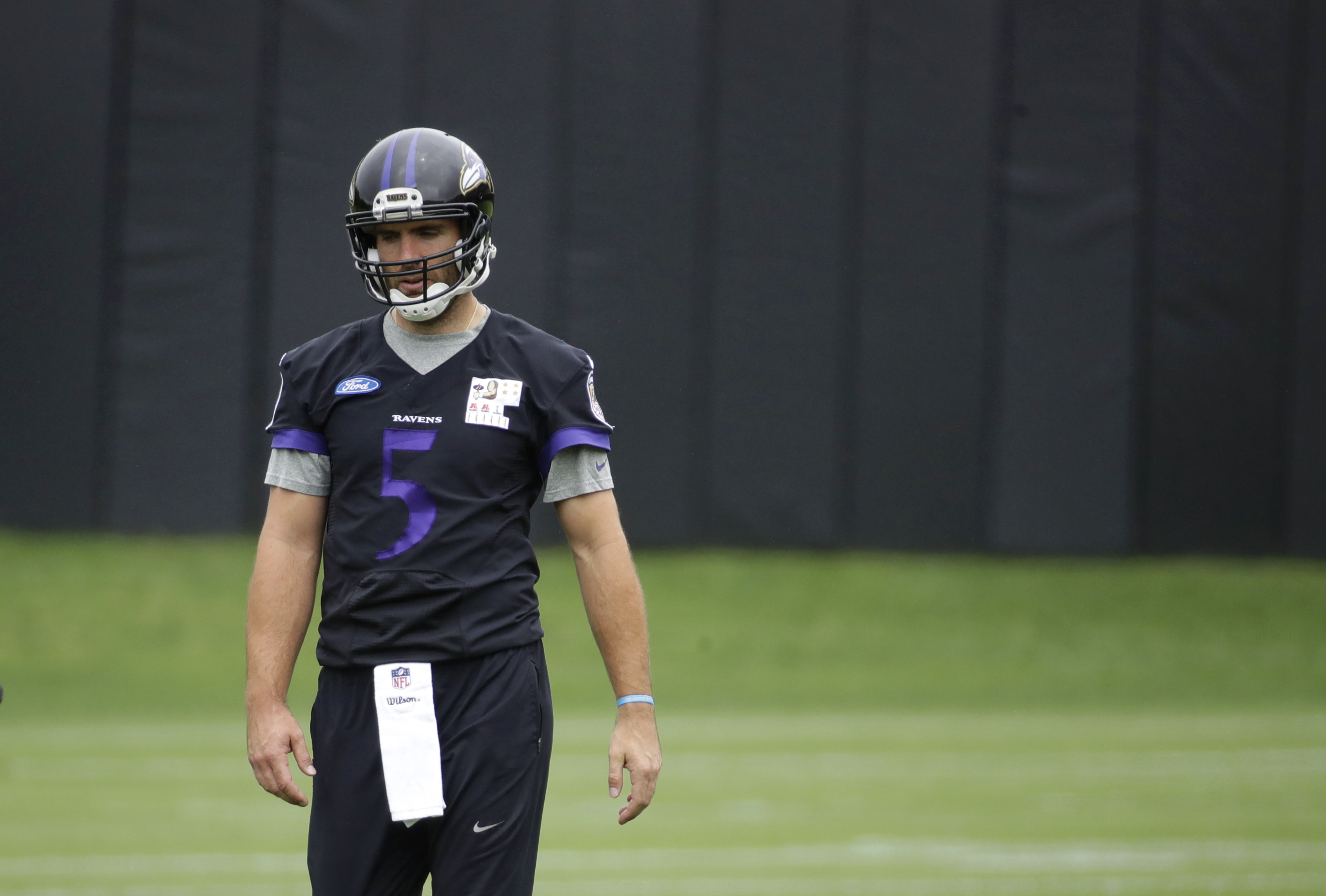 Flacco out with back injury; Ravens may bring in Kaepernick