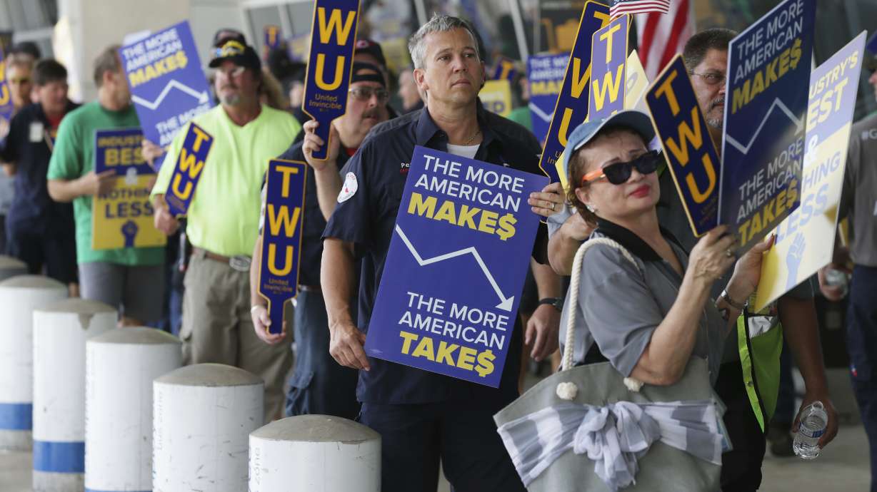 Correction: American Airlines-Labor story