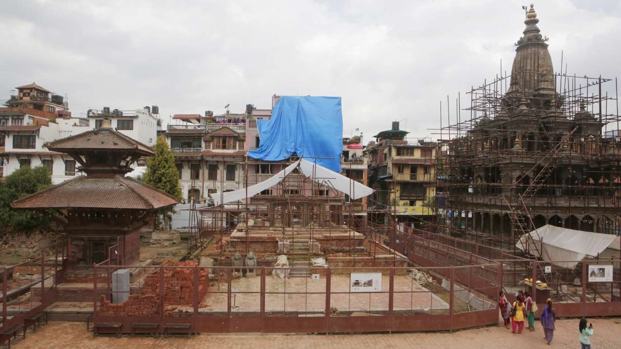 Nepal woodcarvers inspired to restore quake-toppled temples