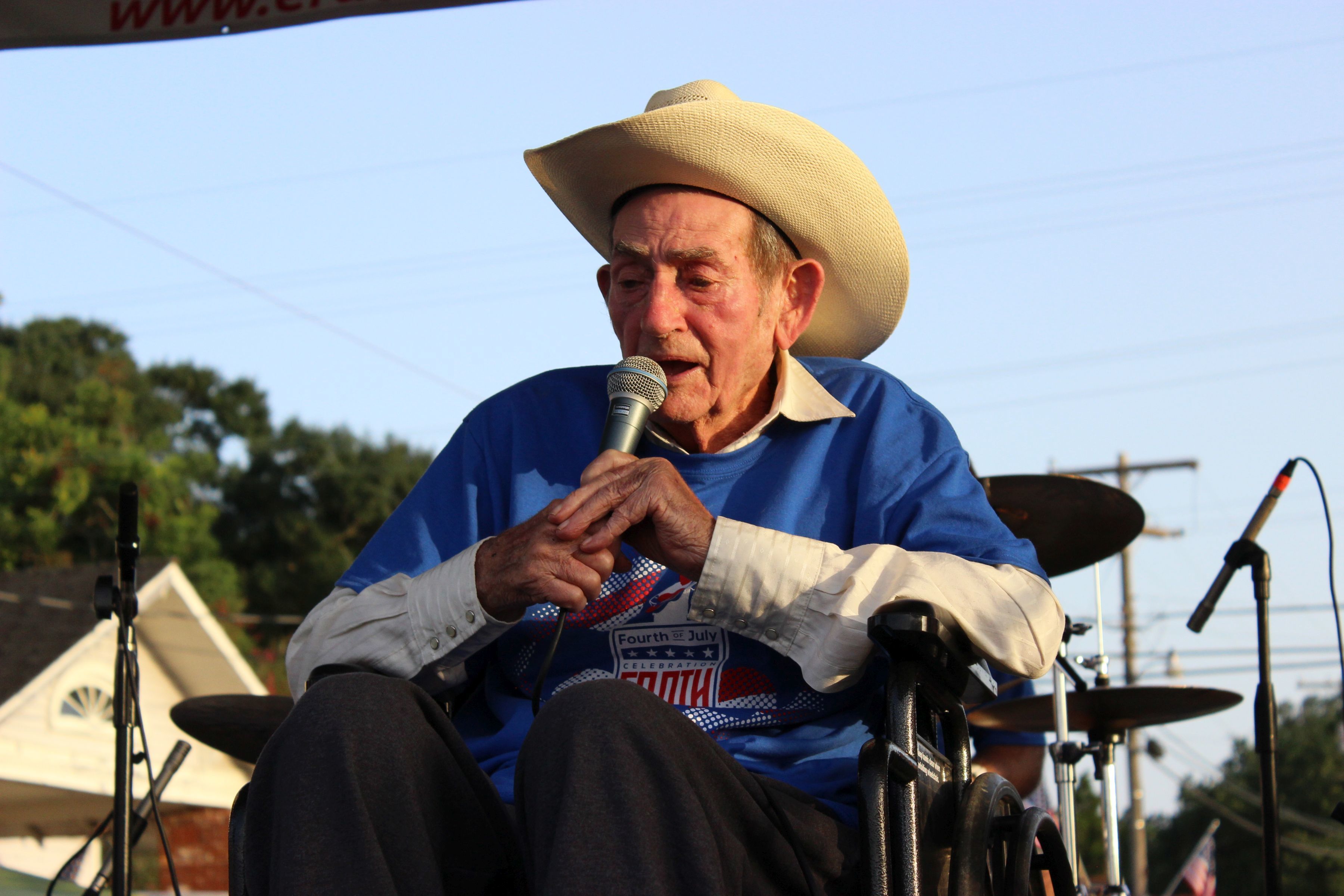 D.L. Menard, Cajun music ambassador, is dead at 85