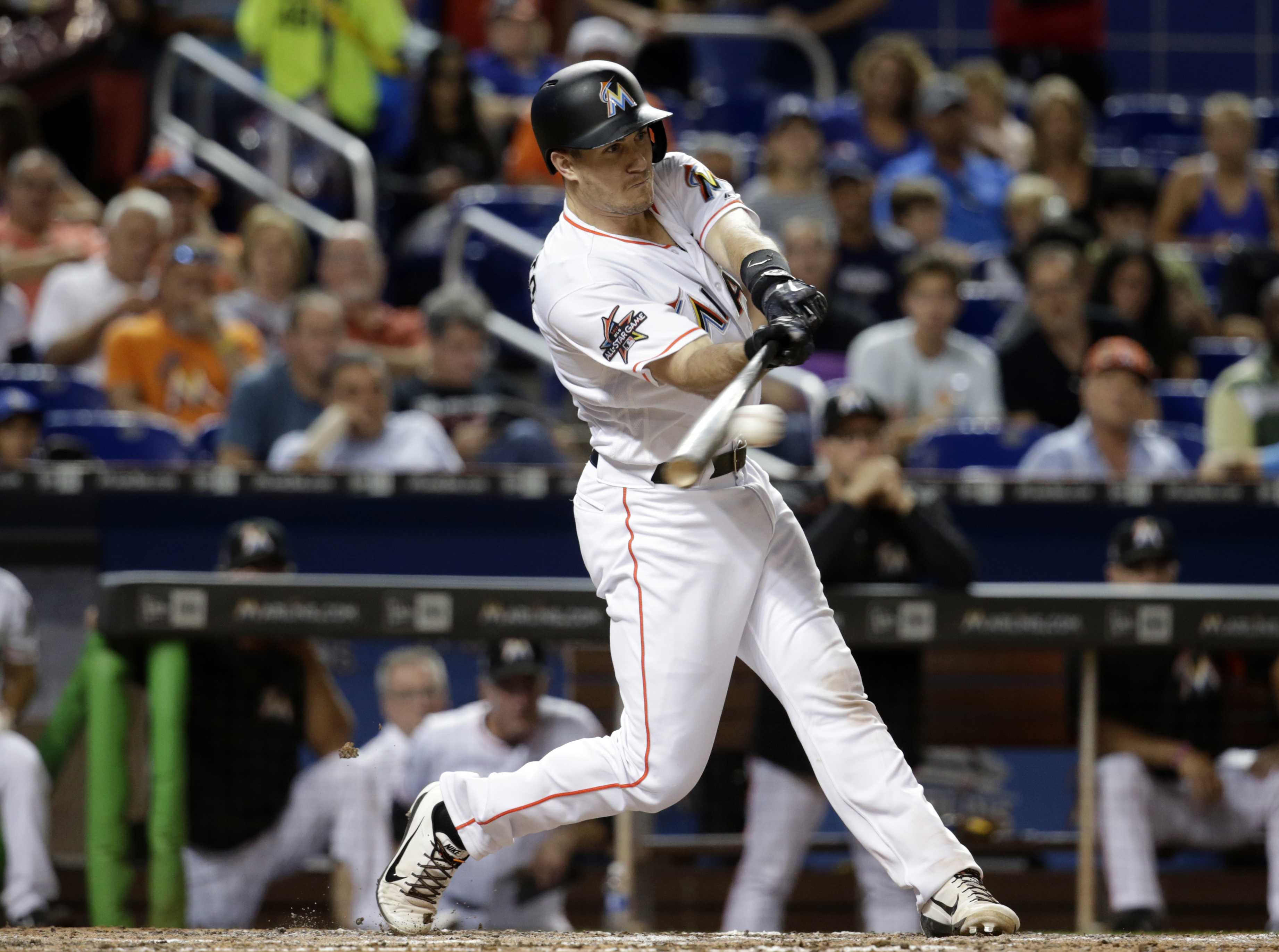 Realmuto homers, knocks in 3 in Marlins' 7-4 win over Reds