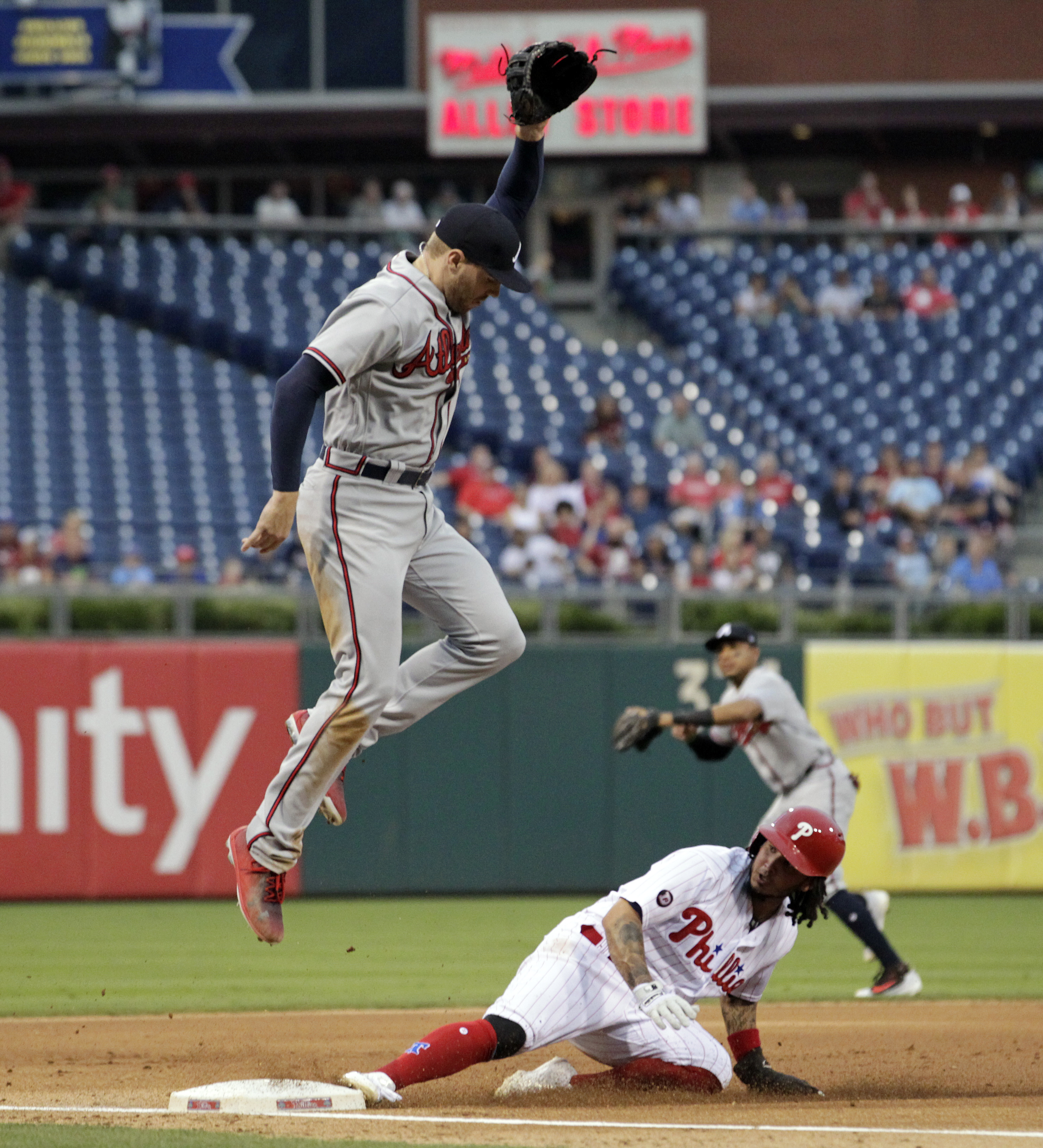 Altherr homers twice to lead Thompson, Phillies past Braves