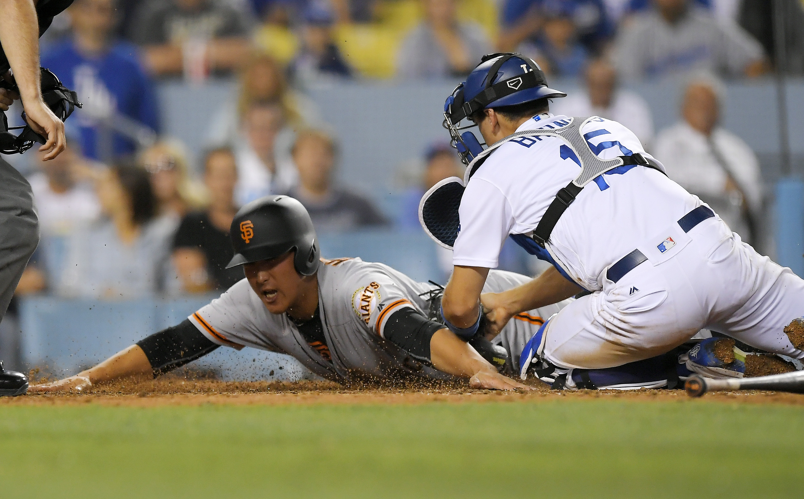 Seager homers twice as Dodgers rally past Giants 6-4