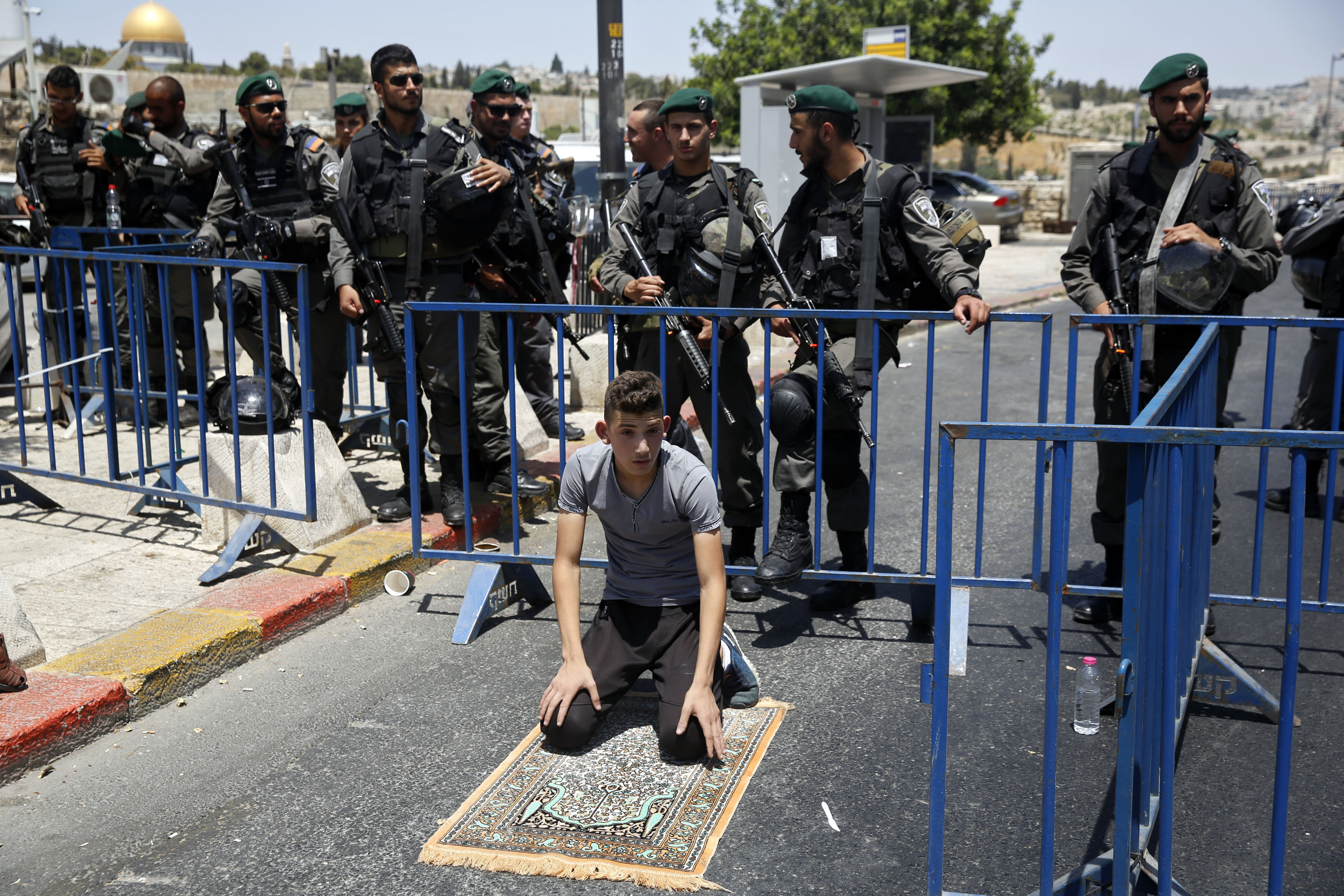 Analysis: Jerusalem shrine crisis hardens leaders' positions
