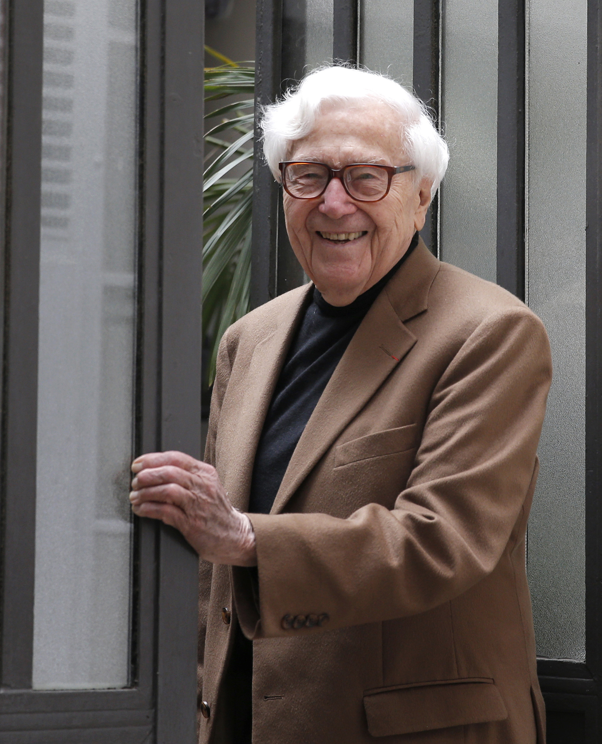 Celebrated photo editor John Morris dies at 100 in Paris
