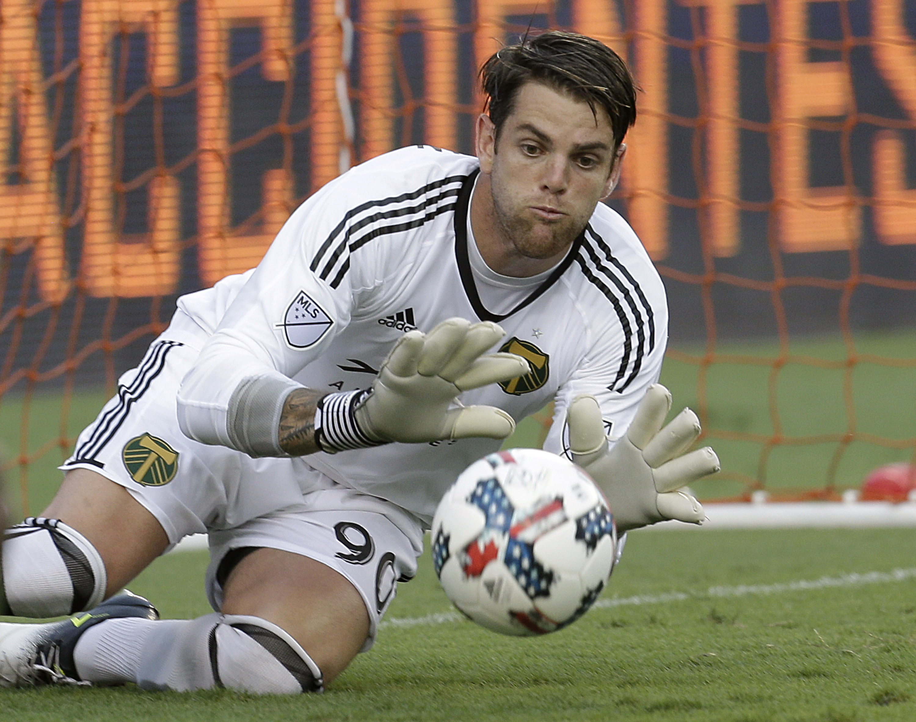 Cabezas scores late goal to give Dynamo 2-2 tie with Timbers