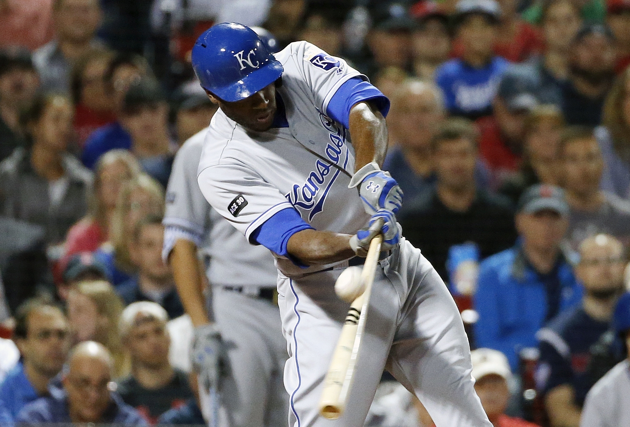 Leon helps Red Sox win 9-8 in 10, end Royals' 9-game streak