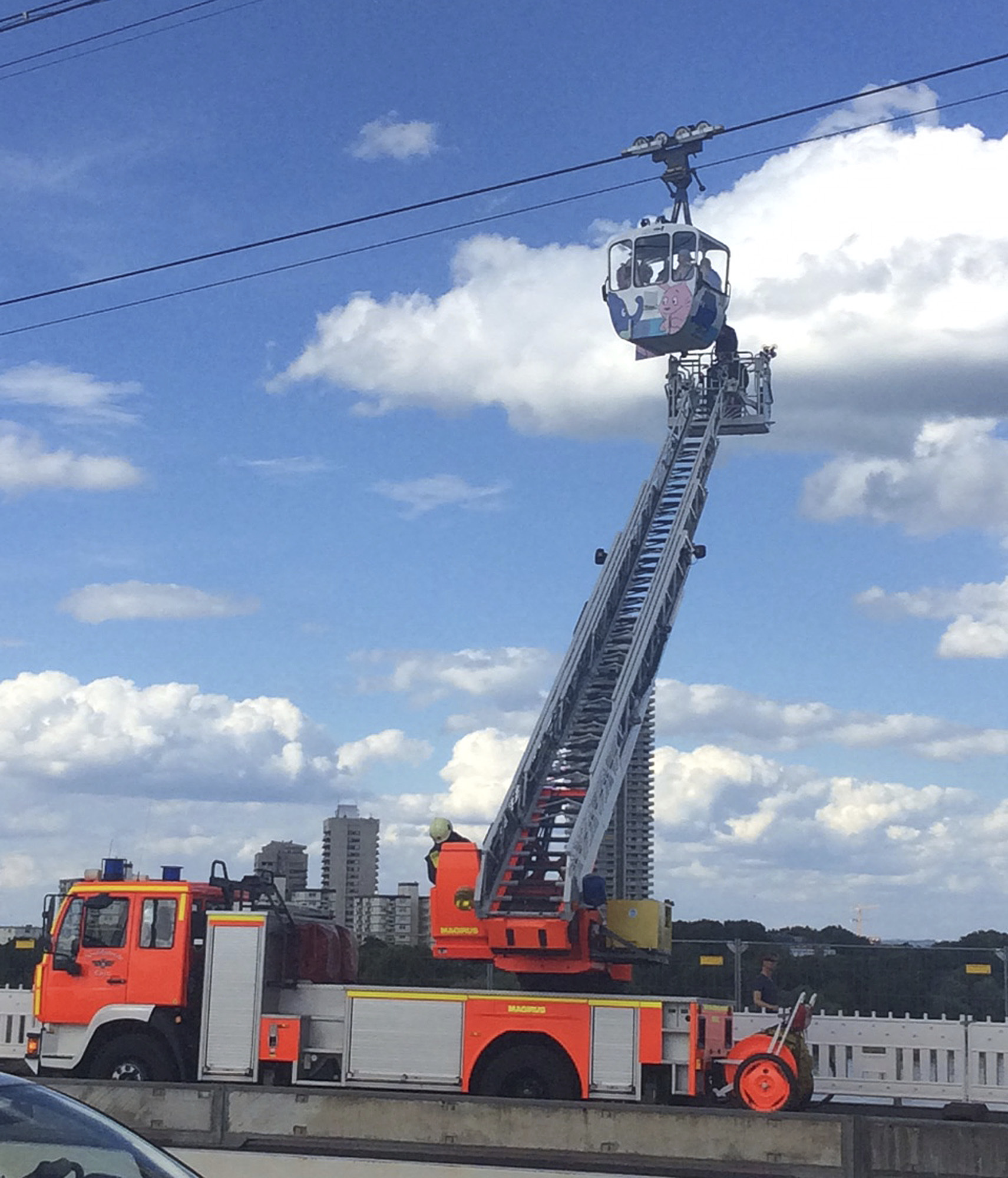 Germany: Skyway mishap strands up to 100 cable car riders