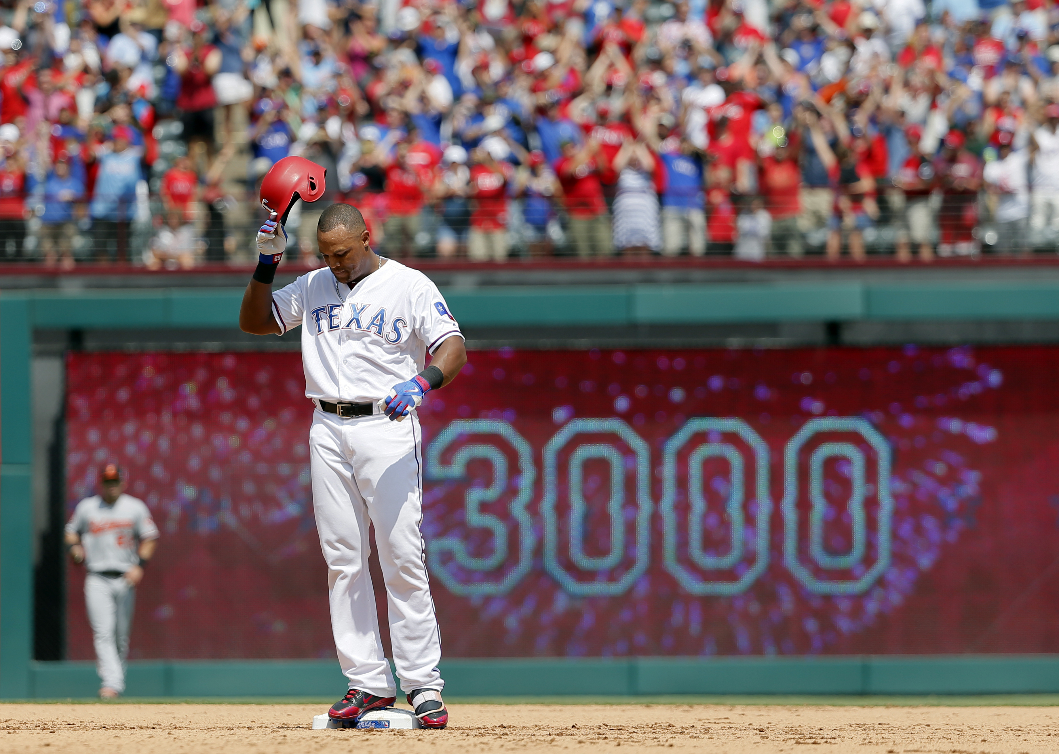 Beltre gets 3,000th hit in Rangers' 10-6 loss to Orioles