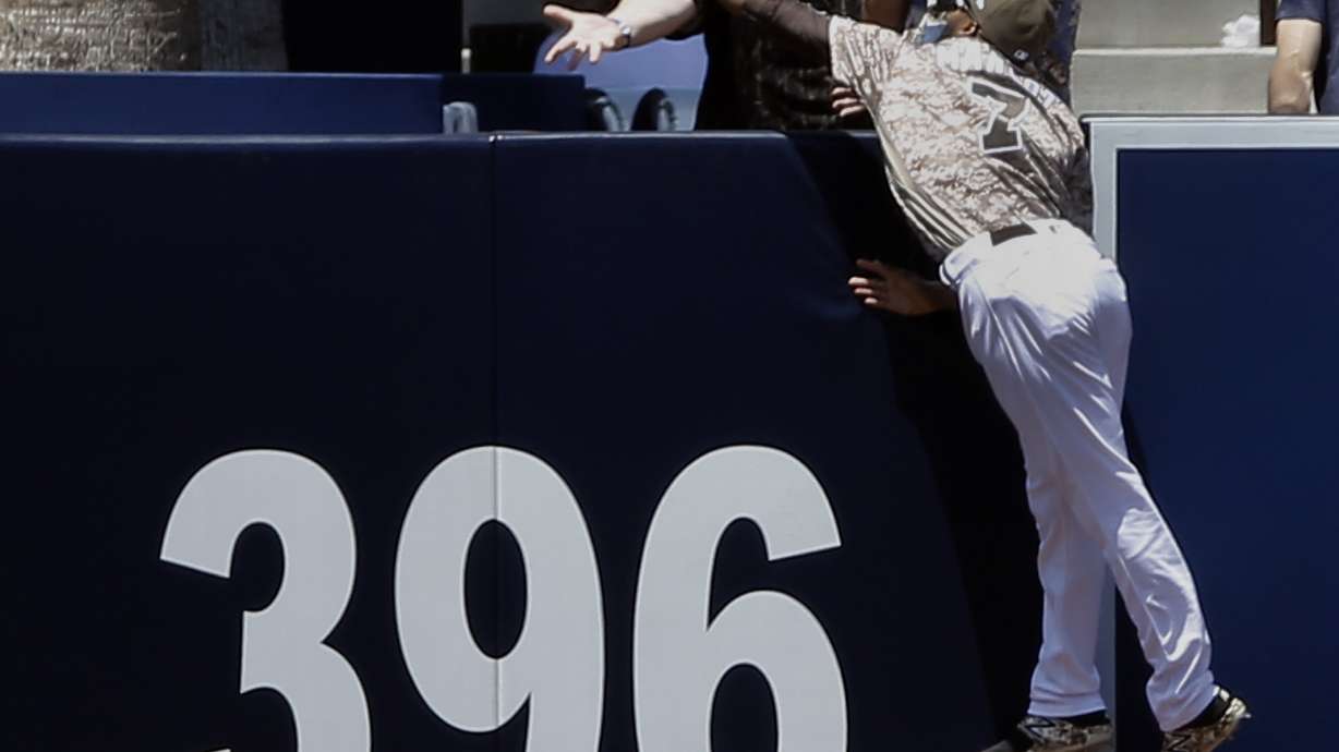 McCutchen's 3 homers carry Cole, Bucs to 7-1 win vs Padres