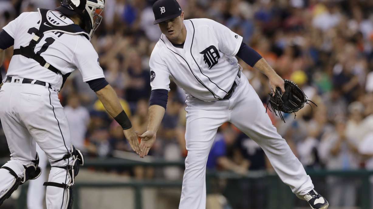 The Latest: Mets agree to trade reliever Reed to Red Sox