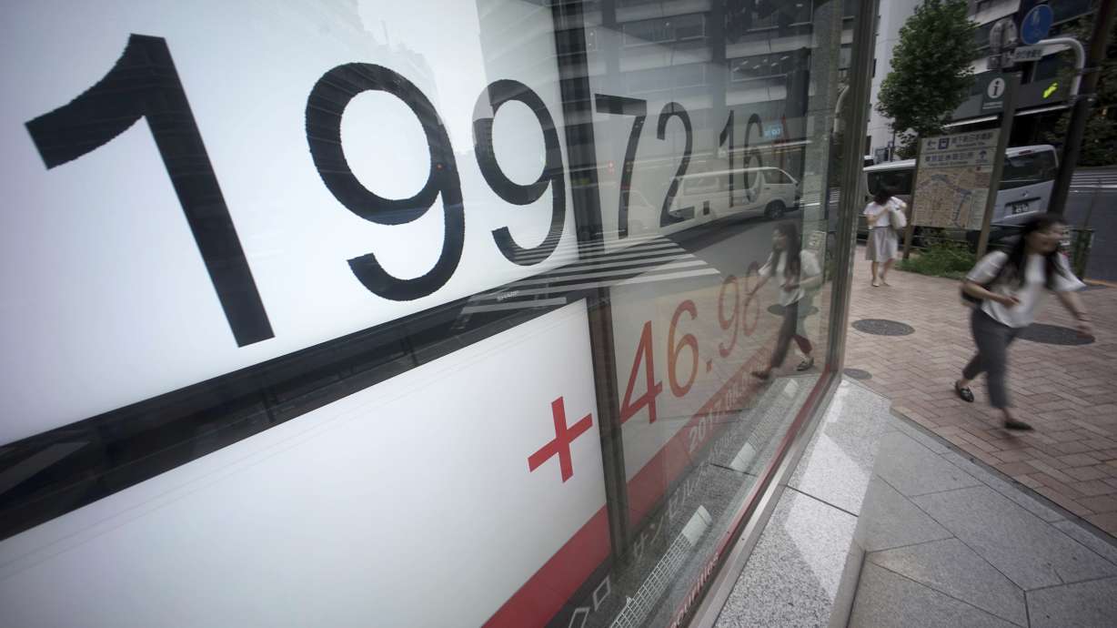 Stocks gain as investors assess economic data, earnings